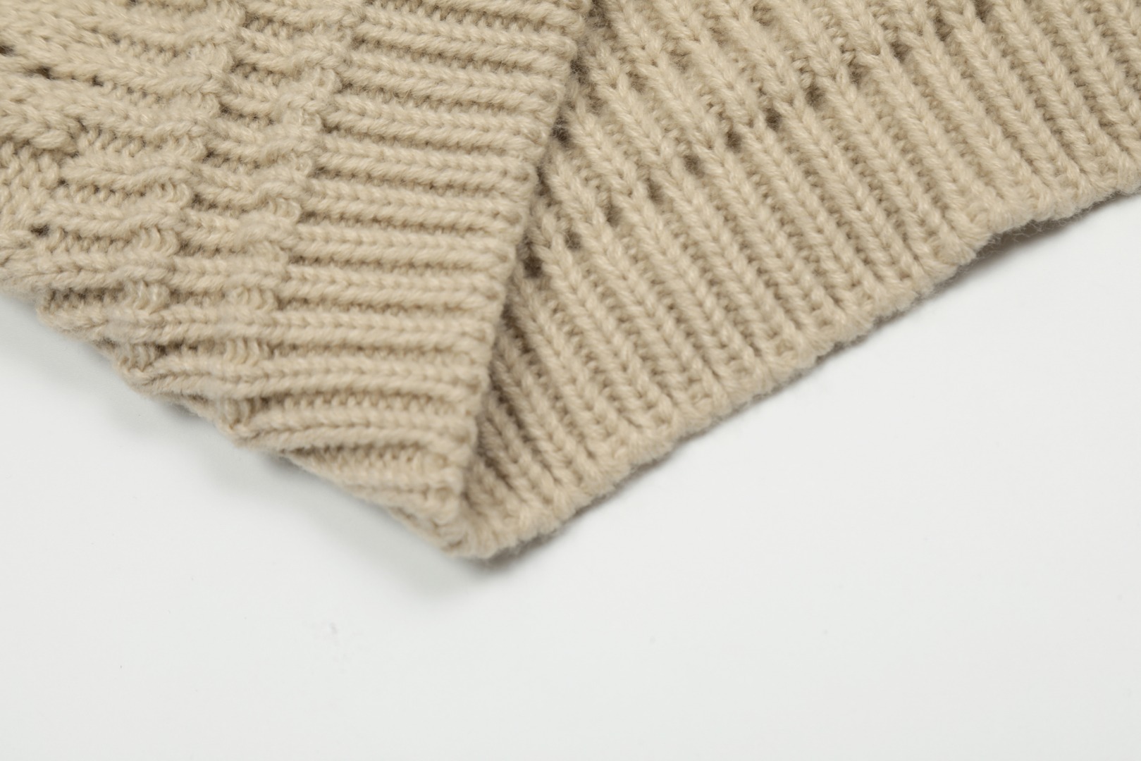 RS VIVI52: Luxurious Handmade Sweater Collection for Fall/Winter - 图片 6