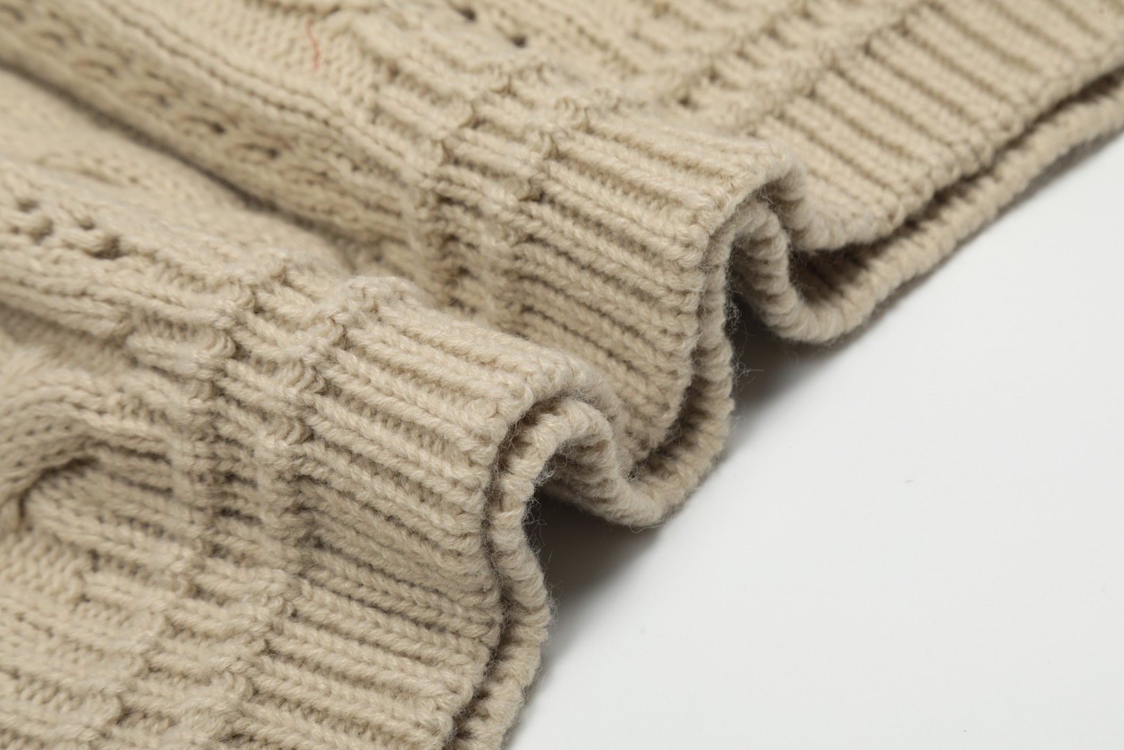 RS VIVI52: Luxurious Handmade Sweater Collection for Fall/Winter - 图片 7