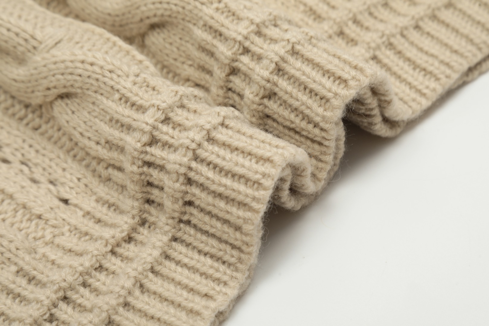 RS VIVI56: Luxurious Handcrafted Sweater Collection with Icelandic Wool - 图片 6