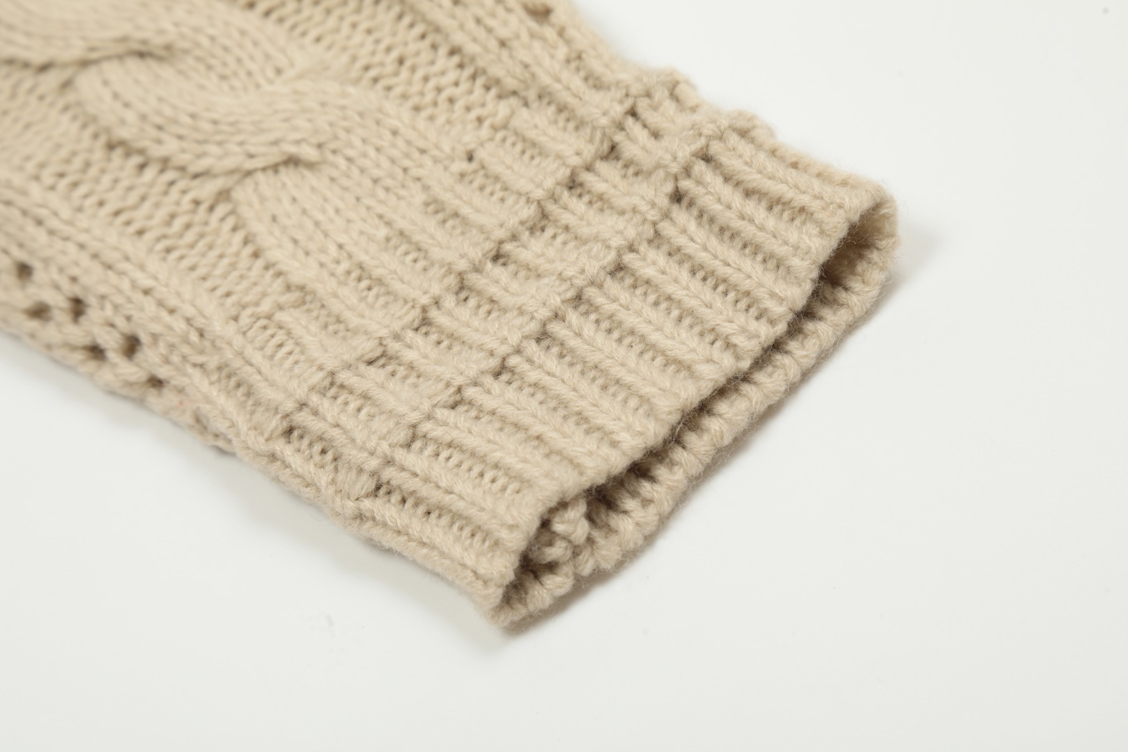 RS VIVI56: Luxurious Handcrafted Sweater Collection with Icelandic Wool - 图片 7