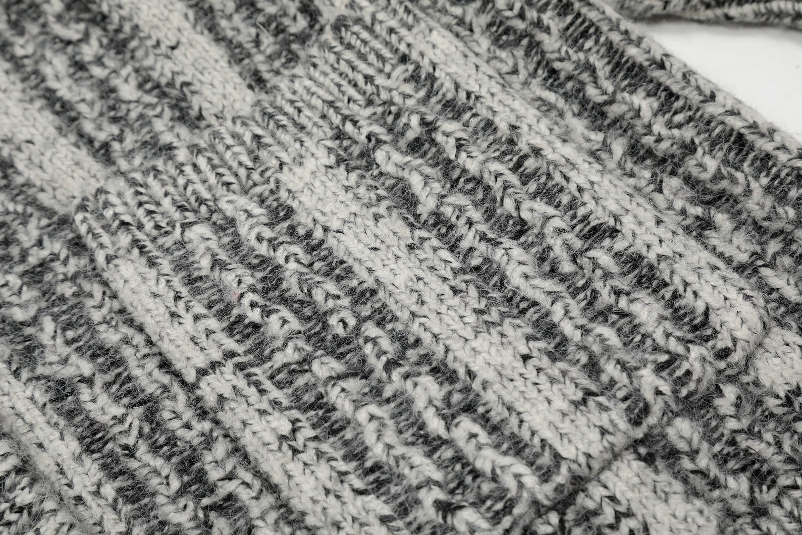 RS Vivi131: High-Quality Wool Blend Sweater for Men, Fall 2024 Fashion Trend - 图片 7