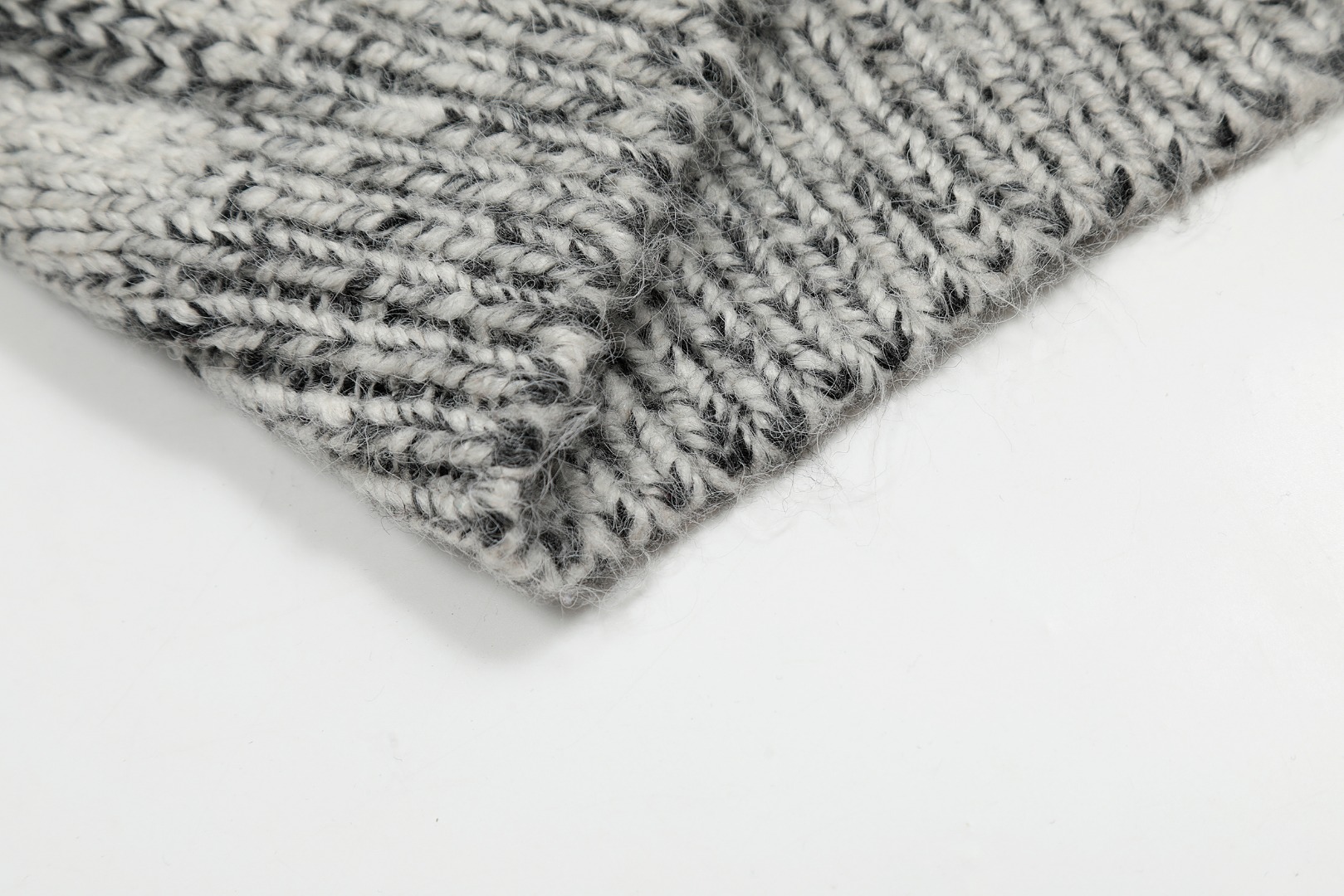 RS Vivi131: High-Quality Wool Blend Sweater for Men, Fall 2024 Fashion Trend - 图片 9