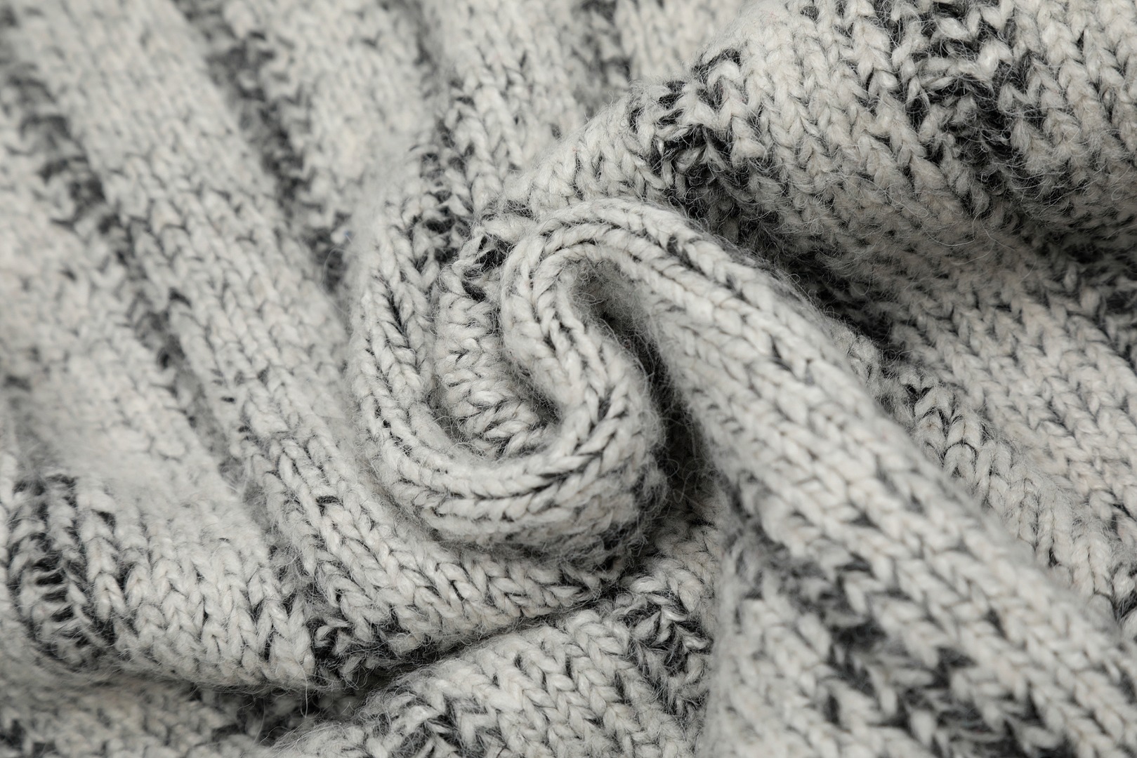 RS Vivi131: High-Quality Wool Blend Sweater for Men, Fall 2024 Fashion Trend - 图片 5