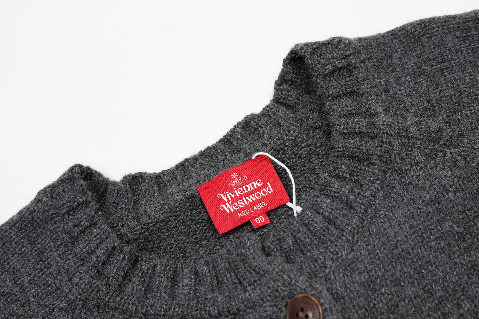 Luxury Vivienne Westwood Scarf with Custom Details and High-Quality Wool Fabric - 图片 5