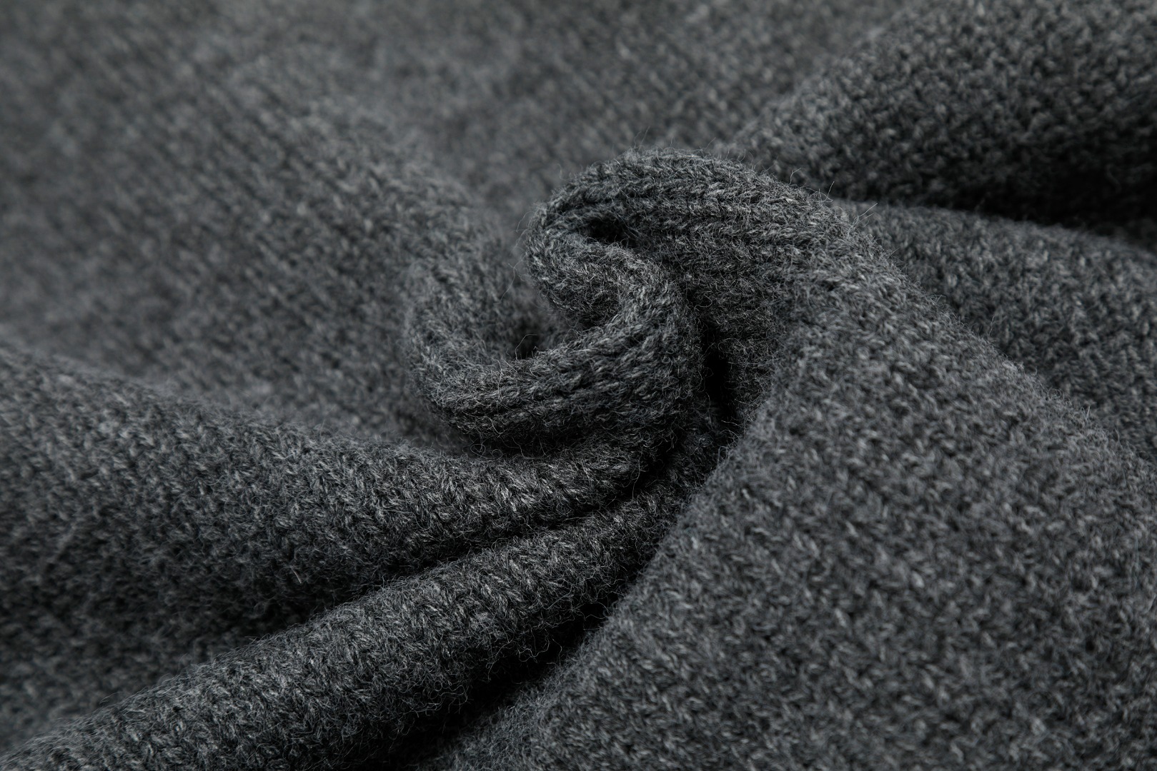 Luxury Vivienne Westwood Scarf with Custom Details and High-Quality Wool Fabric - 图片 9