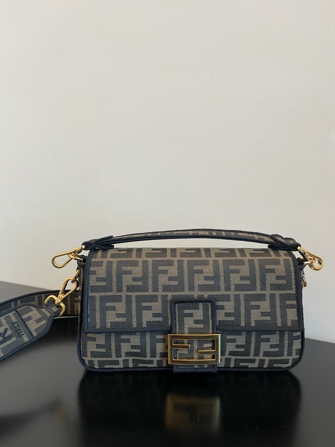 Fendi Tassen Schoudertas Hot Sale
 Bruin Meisje Canvas Fashion Baguette