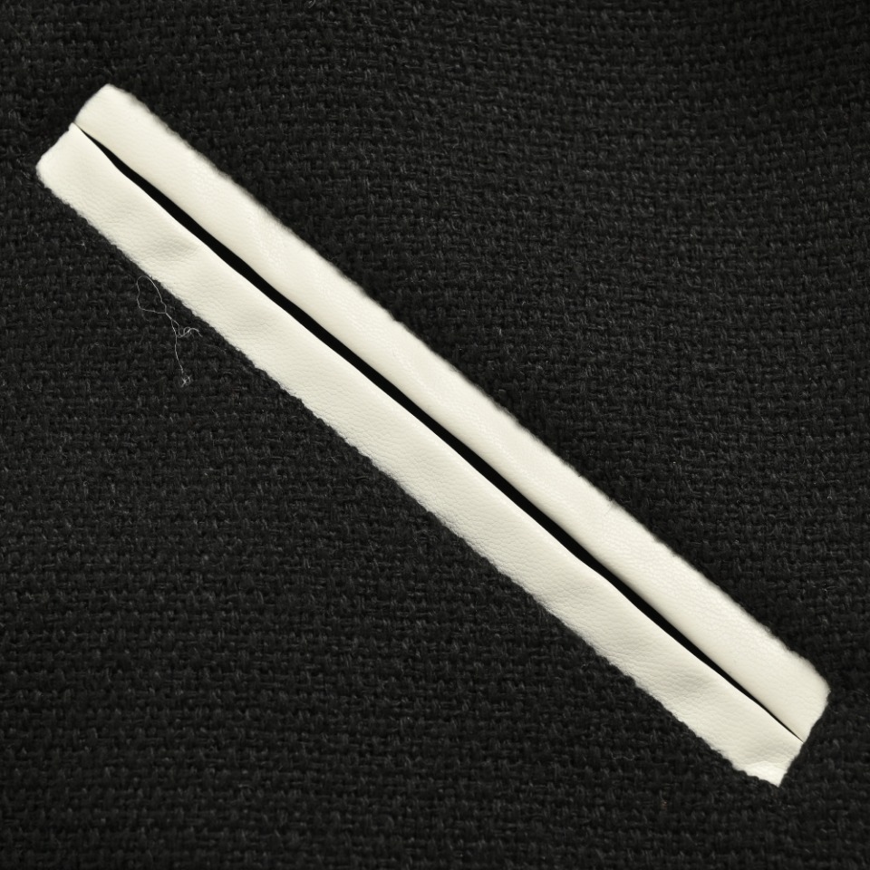 本地自取💰360 Saint Laurent Paris 圣罗兰 YSL经典款拼皮黑白棒球领夹克外套, 原版1:1开发全网最高版本 耗时2个月订制纯羊毛呢料、提花罗纹(普通机器根本做不到这提花效果) ,版型超帅气,拼皮位置非常讲究车位技术,整件衣服好不好看就要看这位置啦 size:46 48 50 52(S-XL)