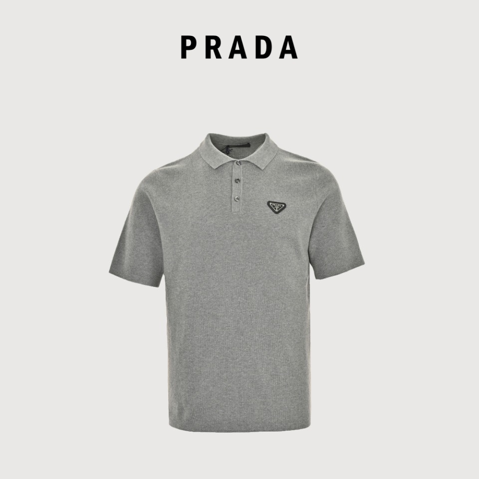 PRADA普拉达PRD 三角标牌短袖Polo衫 原版羊毛针织面料,纱线定制定染染面料,定制加厚贝壳扣.还原原版.面料手感非常舒服,人手必备款,吊牌,领标,水洗麦,三标齐全.