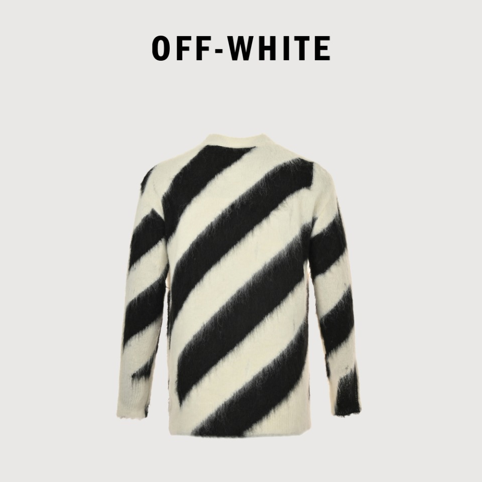 本地自取💰270 OFF WHITE OW 马海毛毛衣 毛纱采用50%的12支南非马海毛 以及32%锦纶18%澳毛 德国stoll电脑横机织造嵌花提花 缝盘要求针对针条对条 后道高温成衣磨毛 最后进口气压拉毛 每件衣服拉毛最少十遍以上 注意除了主标 今年的第二张领标(knitwear)也换成织唛了 今年做了马海毛全系列 看到马海毛就要想到我们 尺码:XS S M