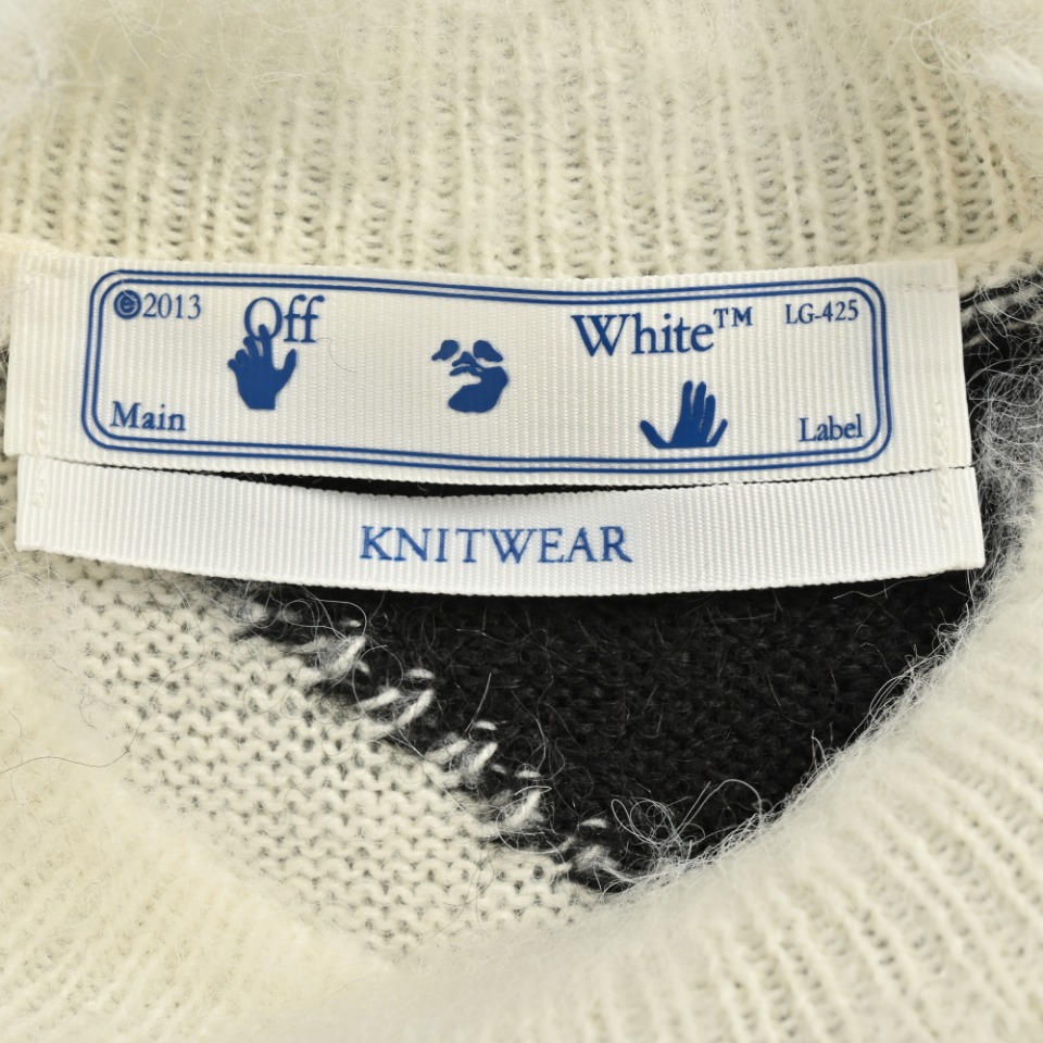 本地自取💰270 OFF WHITE OW 马海毛毛衣 毛纱采用50%的12支南非马海毛 以及32%锦纶18%澳毛 德国stoll电脑横机织造嵌花提花 缝盘要求针对针条对条 后道高温成衣磨毛 最后进口气压拉毛 每件衣服拉毛最少十遍以上 注意除了主标 今年的第二张领标(knitwear)也换成织唛了 今年做了马海毛全系列 看到马海毛就要想到我们 尺码:XS S M