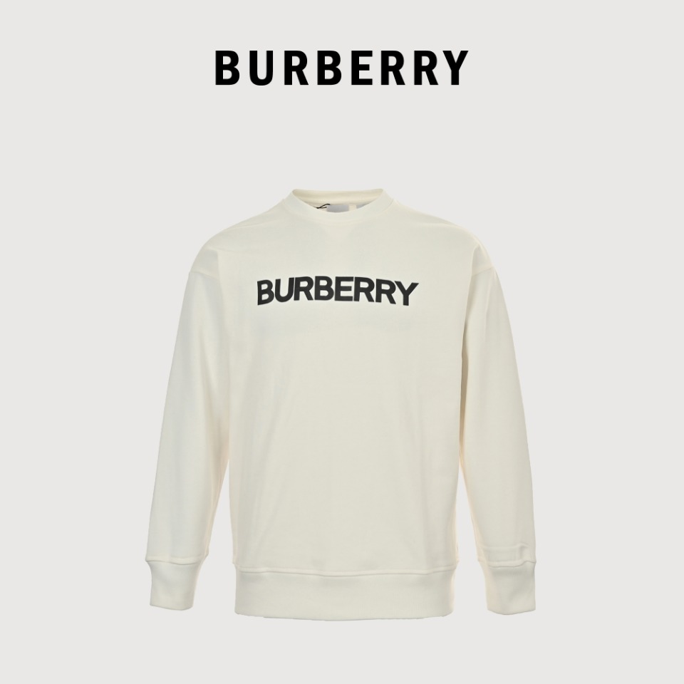 本地自取💰200 Burberry/巴宝莉 经典压胶字母印花圆领卫衣 最新配色的王牌BBR，经典中的圣经，短袖卫衣同步来袭~~可男可女的经典款，基础百搭不失时尚魅力 绝对是今夏的爆款，年度最强卫衣之一！客供定织高克重进口纯棉毛圈制作，100%全棉 质感炸裂！着身舒适透气，因为面料克重高， 密织度高 整件衣身非常的瓷实，有厚感，垂坠感出众 自然造就出不一样的挺括感，上身超显型！胸前简约的字母logo徽标设计，极简出众 当你看惯了各种各样的BBR后，还是这款最经典 真的百看不腻味，越穿越想穿！磨砂质感的印花细节，饱满立体，胶印logo印花 档次感真的不是一个级别的，质感拉满！版型依然是你们最爱的宽松OS版型裁剪 上身时尚得体，俐落大气 凹起造型来，气质秒杀一切T恤单品！ Size: S-XL