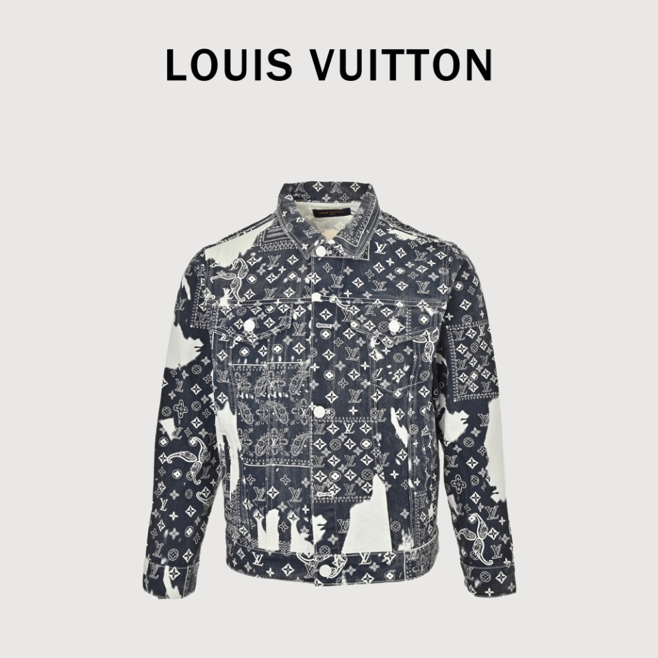 LouisVuitton/路易威登 腰果花牛仔外套 定织纱线采用全棉质斜纹牛仔材质,腰果花搭配老花图案,印花采用拔印扎染工艺,红外线定点对位手工剪裁,定制古铜色纽扣,定制水洗标、辅料,做工细节质感非常好.
