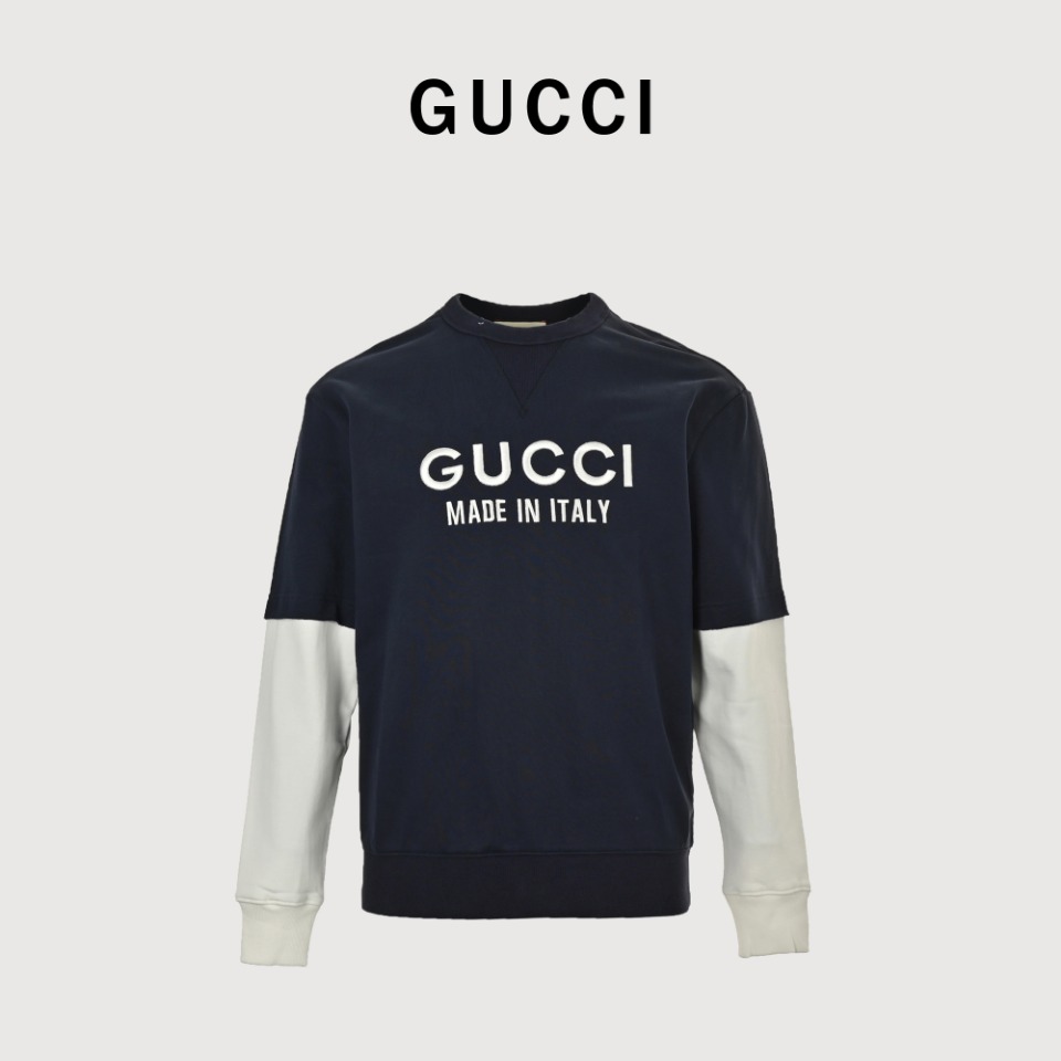 本地自取💰220 Gucci/古驰 24Fw 刺绣字母logo拼接假两件卫衣 从富有凉爽季节气息的色彩和纹理中汲取灵感，这款休闲棉质卫衣于胸前点缀刺绣logo，以及袖口的做旧拼接，极具设计感的版型，演绎全新都市型格。客供440g精梳棉毛圈面料，手感细腻，穿着亲肤透气舒爽，纯棉制品建议干洗或反面洗衣袋包裹冷水快速机洗自然晾干。 Size ：S-XL