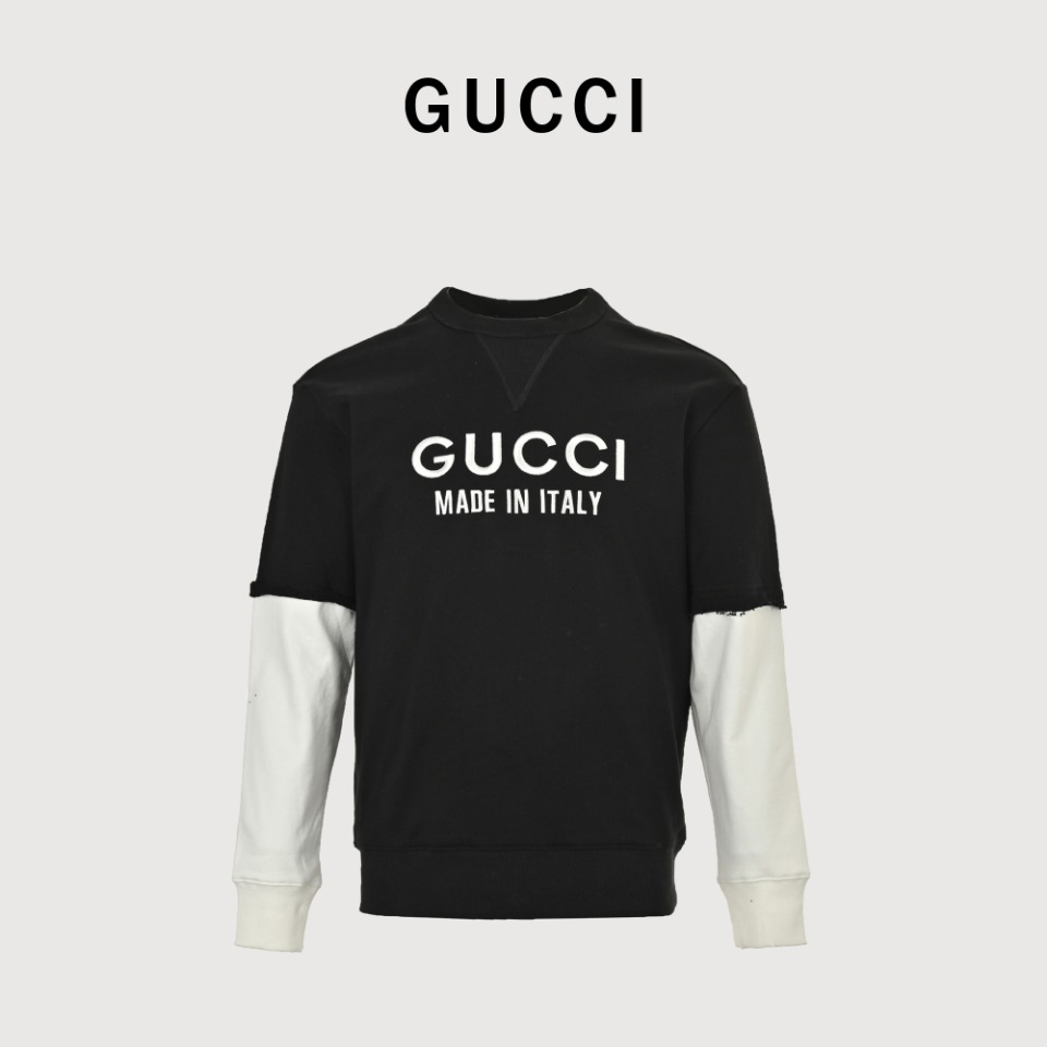 本地自取💰220 Gucci/古驰 24Fw 刺绣字母logo拼接假两件卫衣 从富有凉爽季节气息的色彩和纹理中汲取灵感，这款休闲棉质卫衣于胸前点缀刺绣logo，以及袖口的做旧拼接，极具设计感的版型，演绎全新都市型格。客供440g精梳棉毛圈面料，手感细腻，穿着亲肤透气舒爽，纯棉制品建议干洗或反面洗衣袋包裹冷水快速机洗自然晾干。 Size ：S-XL