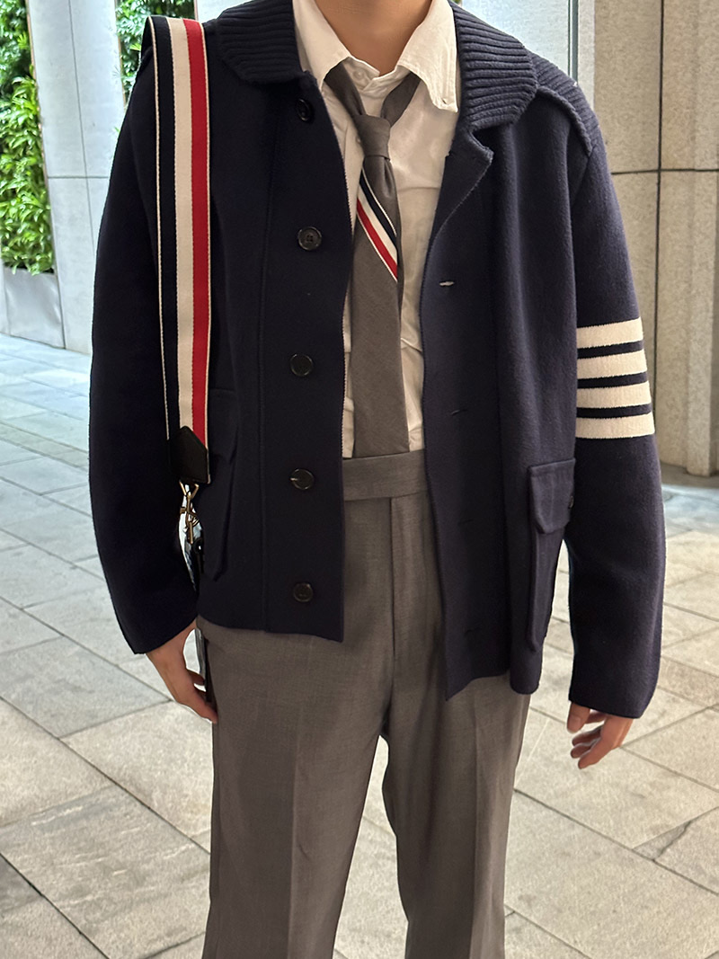 THOM BROWNE TB 汤姆布朗 23FW 短款羊毛夹克 上身效果#