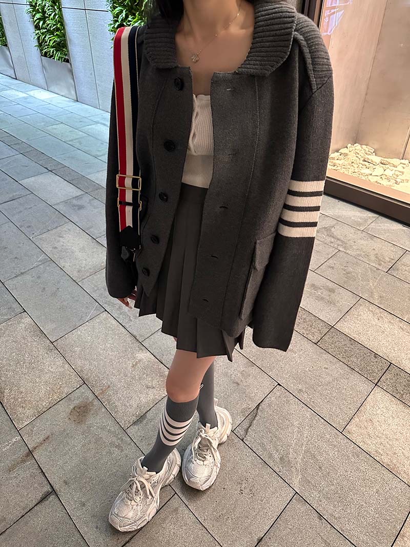 THOM BROWNE TB 汤姆布朗 23FW 短款羊毛夹克 上身效果#