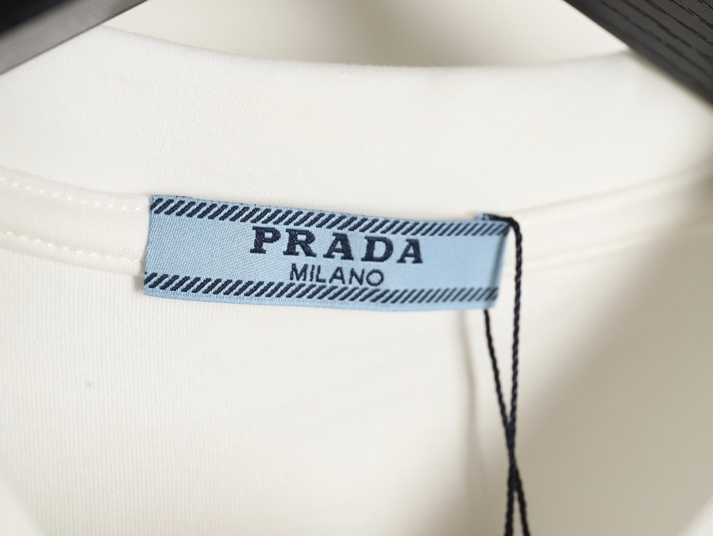 Prada 普拉达 领口刺绣三角标短袖T恤