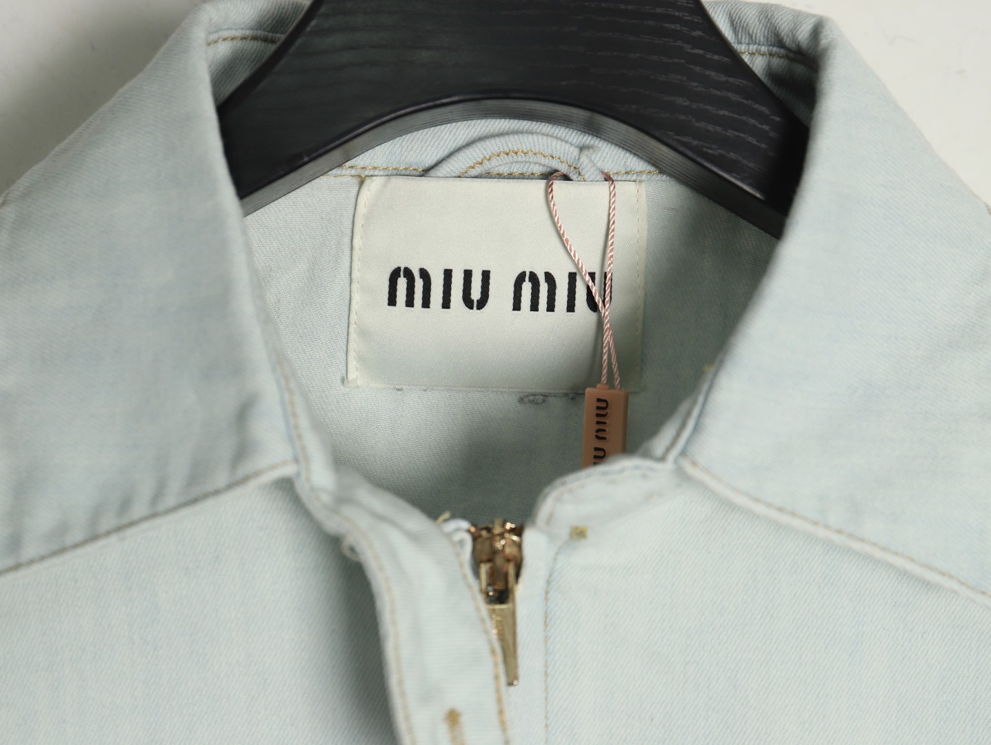 MIU MIU 缪缪浅色牛仔外套 Miumiu开始既懂女生