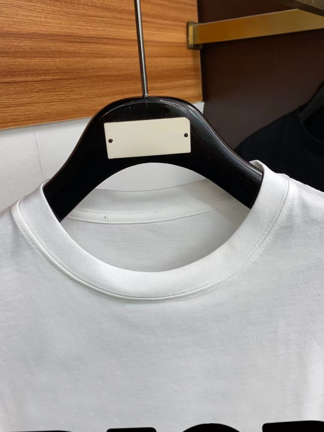 迪奥2024ss新纯棉质圆领男士短袖T恤新季新推系列将标识巧妙融入设计塑就一系列充满复古风情的运动风单品