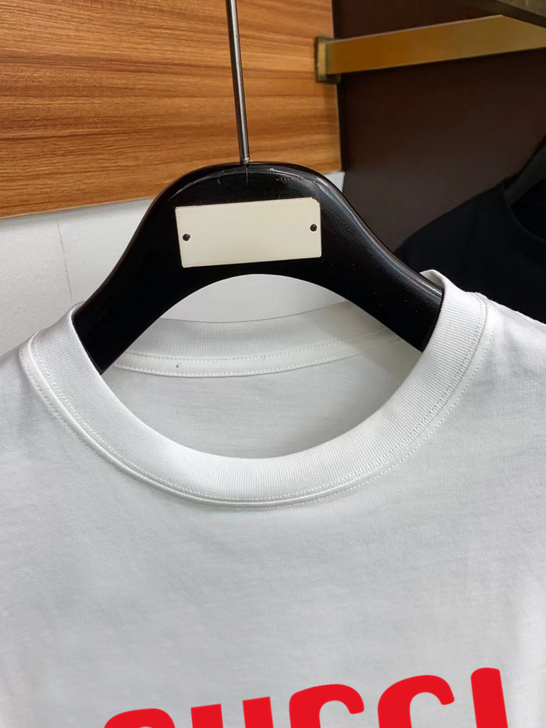 古奇2024ss新纯棉质圆领男士短袖T恤新季新推系列将标识巧妙融入设计塑就一系列充满复古风情的运动风单品