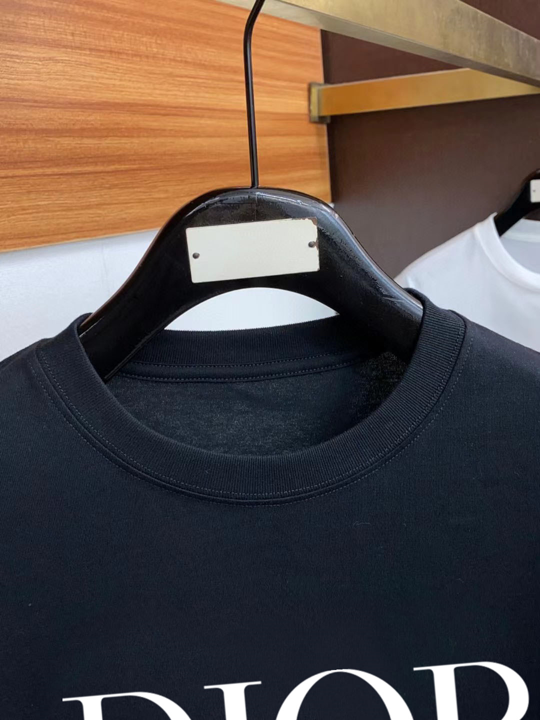 迪奥2024ss新纯棉质圆领男士短袖T恤新季新推系列将标识巧妙融入设计塑就一系列充满复古风情的运动风单品
