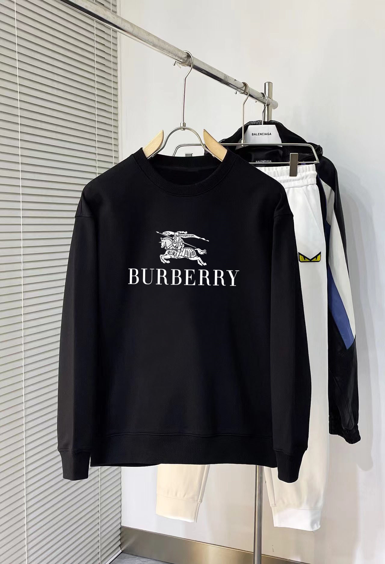 ¡Nuevo suéter de cuello redondo de peso pesado de Burberry 2024 SS! Tejido de algodón puro personalizado, con la tecnol…