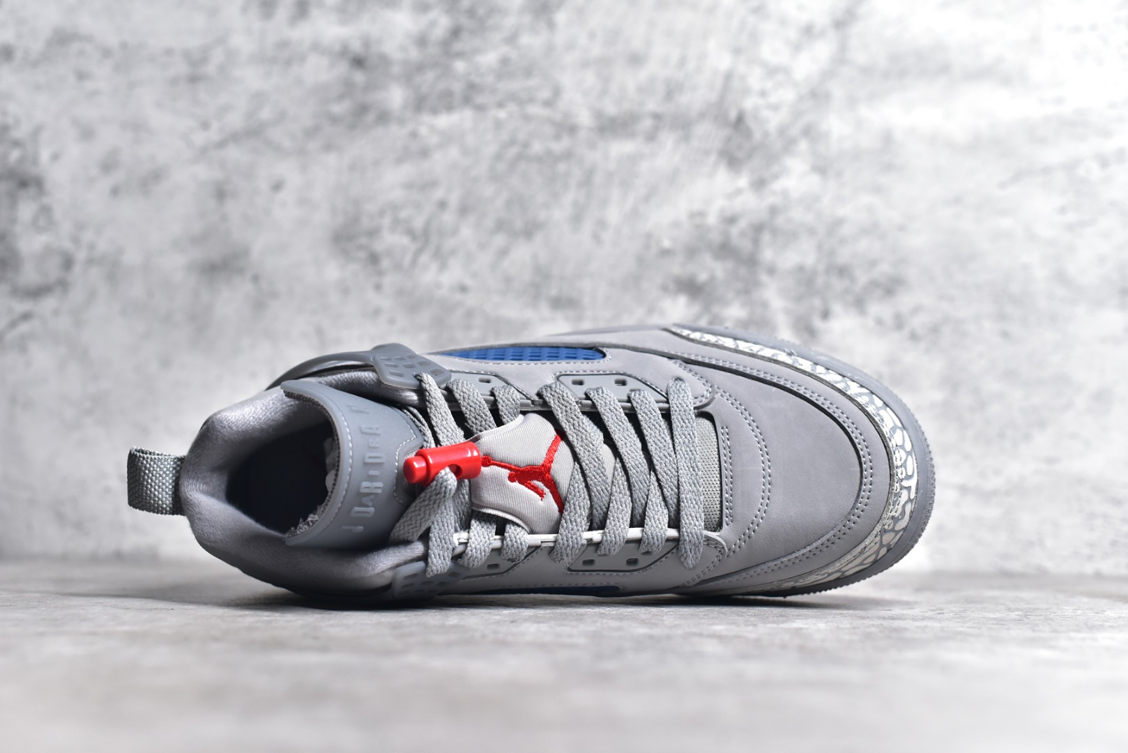 新货#JordanSPizikeLowAJ复古低帮篮球鞋水泥灰FD1579-008这款鞋子著名导演斯派克