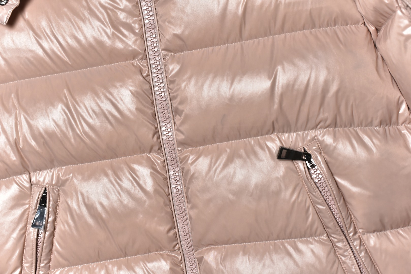 图片[6]-#SG 巅峰版 Moncler Maya 粉玛雅 「专供高端客户」🔺 真正独家填充国标90白鹅绒，不是国标90绒包退包赔，拉链五金独立开模制作。刺绣，纱线 经过计算机测绘 %99.99还原度 面料采用进口原渠道高密度纳米级面料 内里充绒超级饱满。无需过多赘述，欢迎货比三家，全年可售后，放心消费 尺码：1 2 3 4 5 6-选品中心