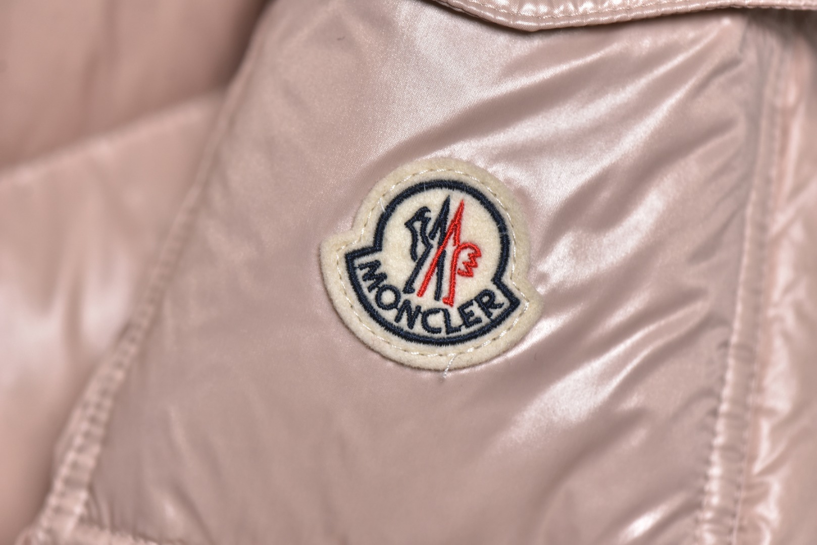 图片[8]-#SG 巅峰版 Moncler Maya 粉玛雅 「专供高端客户」🔺 真正独家填充国标90白鹅绒，不是国标90绒包退包赔，拉链五金独立开模制作。刺绣，纱线 经过计算机测绘 %99.99还原度 面料采用进口原渠道高密度纳米级面料 内里充绒超级饱满。无需过多赘述，欢迎货比三家，全年可售后，放心消费 尺码：1 2 3 4 5 6-选品中心