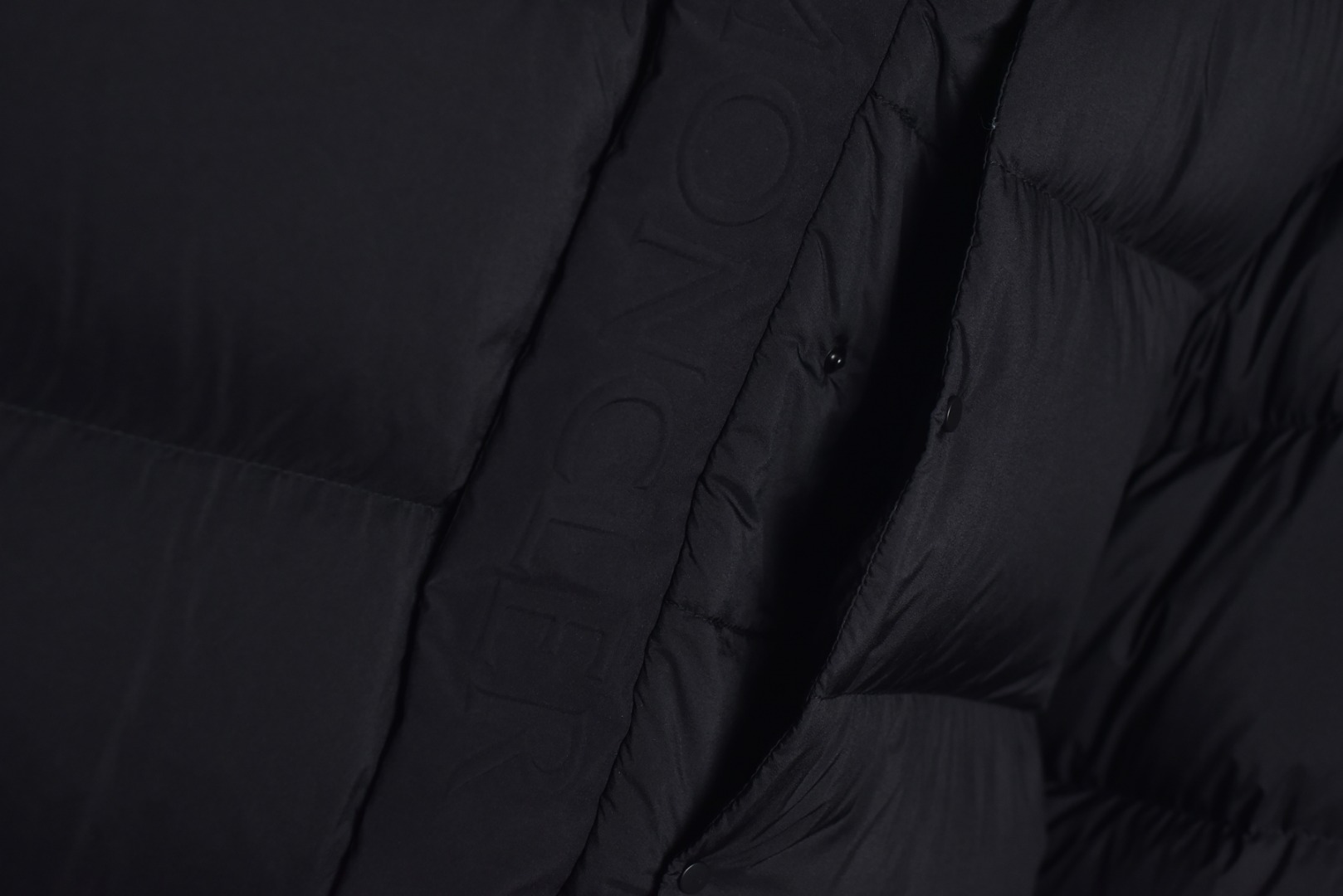 图片[5]-#SG 巅峰版 Moncler 黑武士 「专供高端客户」🔺 真正独家填充国标90白鹅绒，不是国标90绒包退包赔，拉链五金独立开模制作。刺绣，纱线 经过计算机测绘 %99.99还原度 面料采用进口原渠道高密度纳米级面料 内里充绒超级饱满。无需过多赘述，欢迎货比三家，全年可售后，放心消费 尺码：1 2 3 4 5 6-选品中心