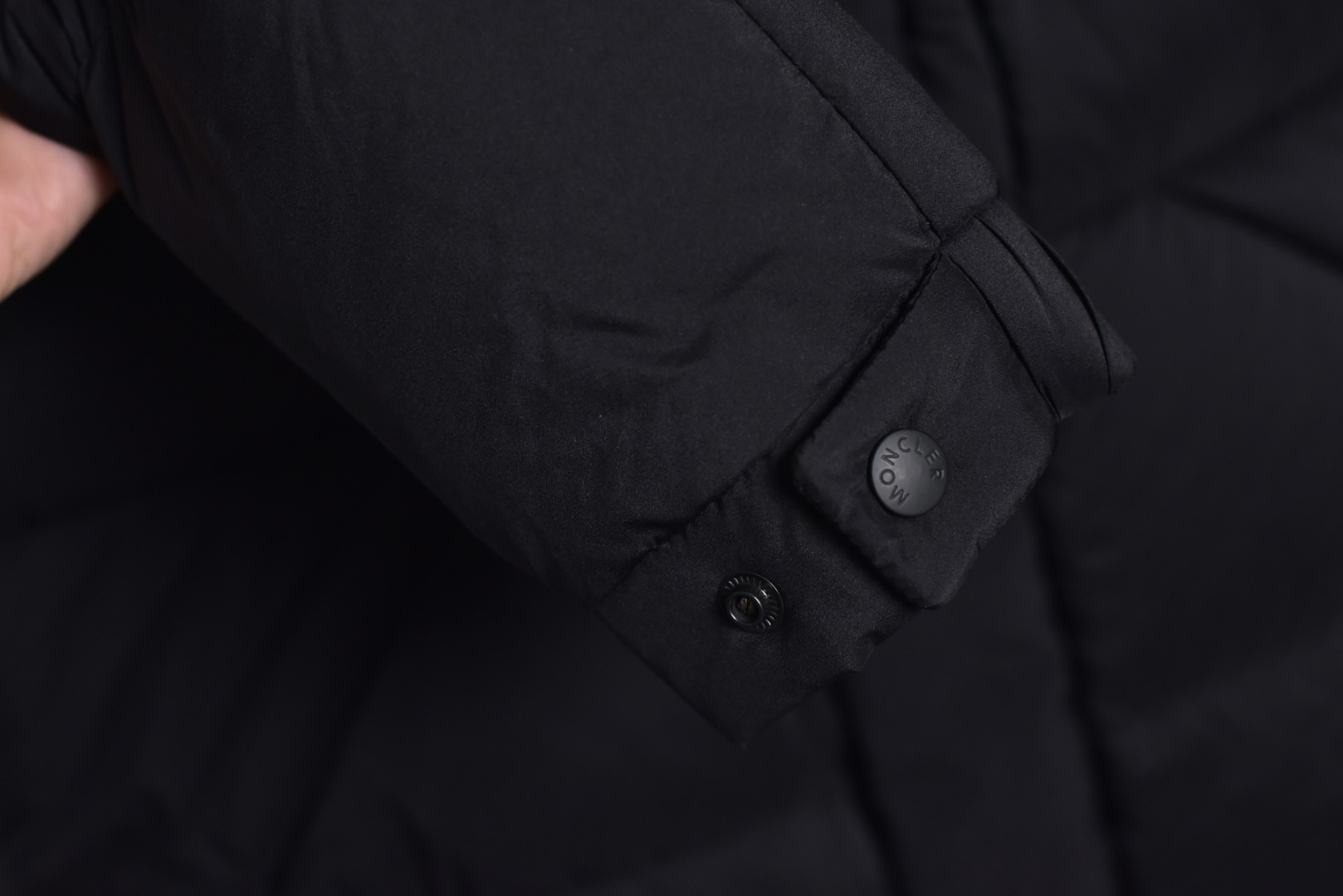 图片[8]-#SG 巅峰版 Moncler 黑武士 「专供高端客户」🔺 真正独家填充国标90白鹅绒，不是国标90绒包退包赔，拉链五金独立开模制作。刺绣，纱线 经过计算机测绘 %99.99还原度 面料采用进口原渠道高密度纳米级面料 内里充绒超级饱满。无需过多赘述，欢迎货比三家，全年可售后，放心消费 尺码：1 2 3 4 5 6-选品中心