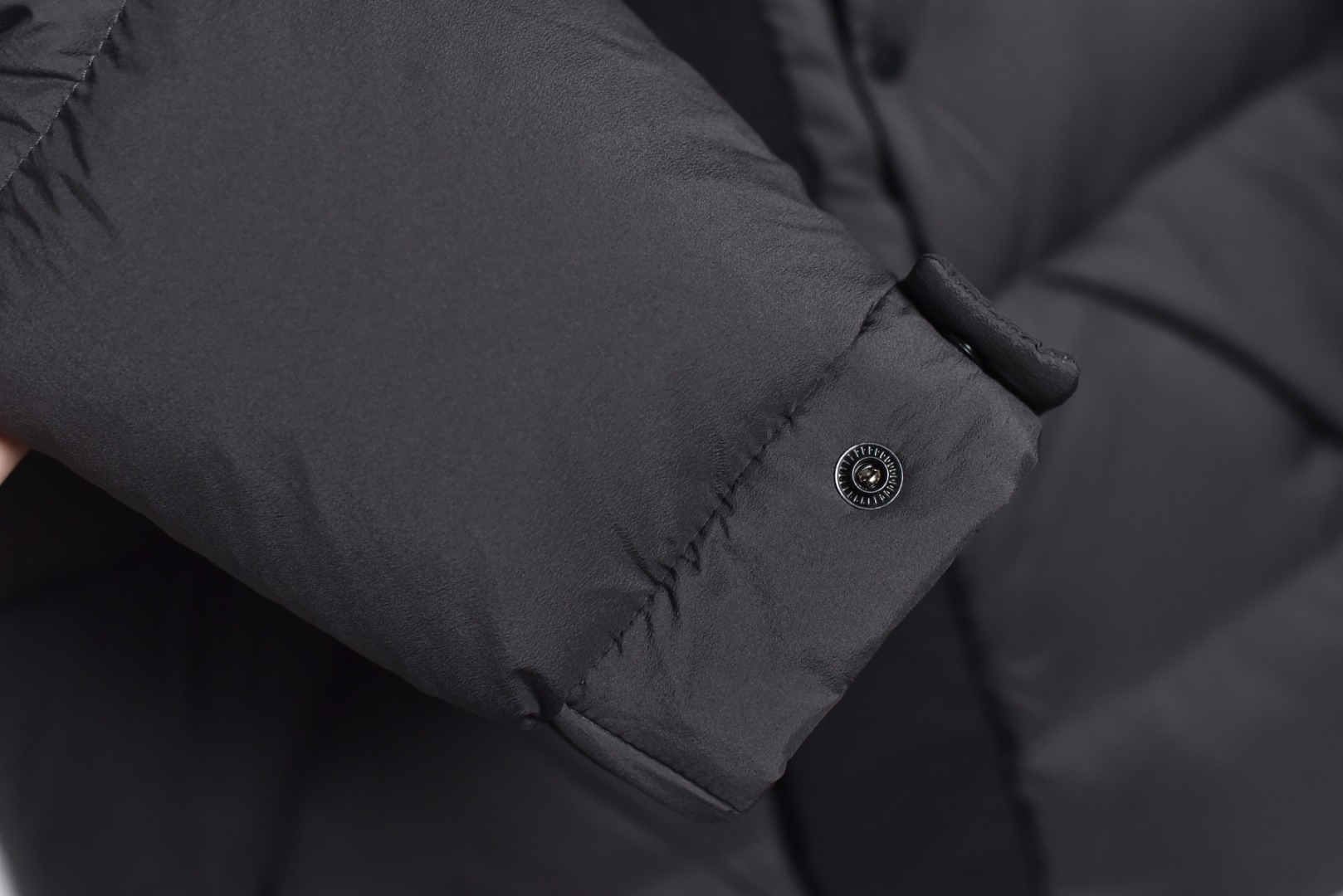 图片[6]-#SG 巅峰版 Moncler 黑武士 「专供高端客户」🔺 真正独家填充国标90白鹅绒，不是国标90绒包退包赔，拉链五金独立开模制作。刺绣，纱线 经过计算机测绘 %99.99还原度 面料采用进口原渠道高密度纳米级面料 内里充绒超级饱满。无需过多赘述，欢迎货比三家，全年可售后，放心消费 尺码：1 2 3 4 5 6-选品中心