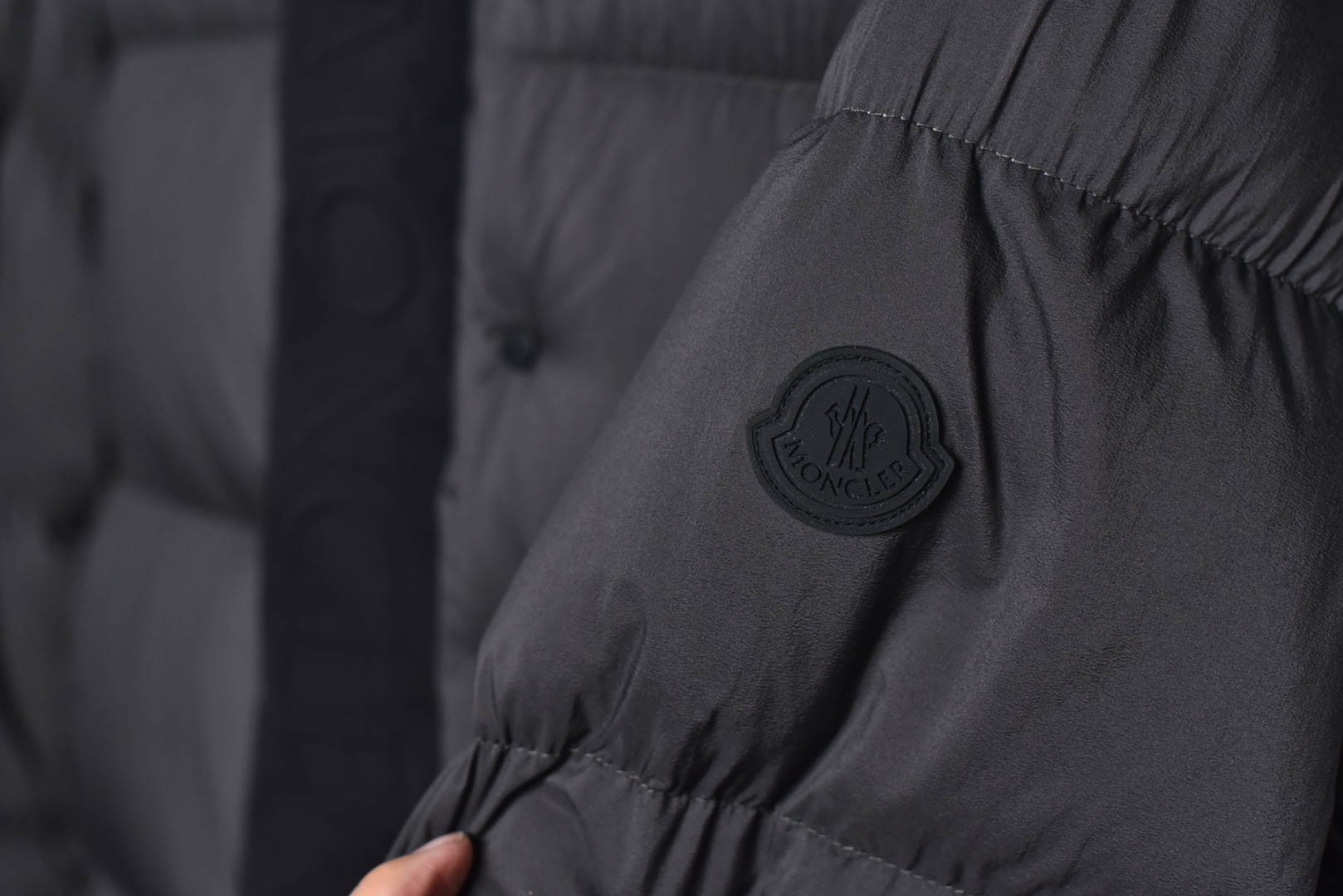 图片[3]-#SG 巅峰版 Moncler 黑武士 「专供高端客户」🔺 真正独家填充国标90白鹅绒，不是国标90绒包退包赔，拉链五金独立开模制作。刺绣，纱线 经过计算机测绘 %99.99还原度 面料采用进口原渠道高密度纳米级面料 内里充绒超级饱满。无需过多赘述，欢迎货比三家，全年可售后，放心消费 尺码：1 2 3 4 5 6-选品中心