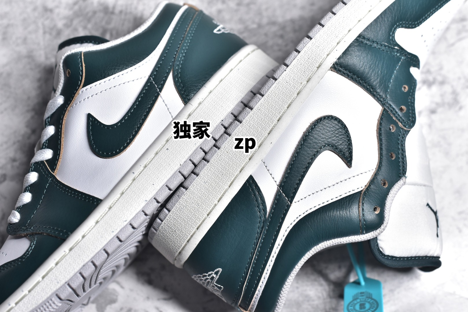 细节图
.
.
.
.
 CX专供 X版公司货
【乔1】Air Jordan AJ1 Low 低帮 终端优势供应 市面中低帮最具代表性版本没有之一 口碑大厂出品 品控大底版型不断改良更新 全套原纸板楦头开发 确保原汁原味 完美呈现版型 完美零毛边处理 原厂内置全掌气垫 价格定位良心 平台专用代工流水线出品 一眼公司既视感 拿到手的一瞬间就与众不同 碾压市面所有版本 全部原鞋开发 每一个配色都会采购原鞋确认细节 打破市面看图做货无好货之说 
货号：FQ7687 300 
尺码：38 38.5 39 40 40.5 41 42 42.5 43 44 44.5 45 46