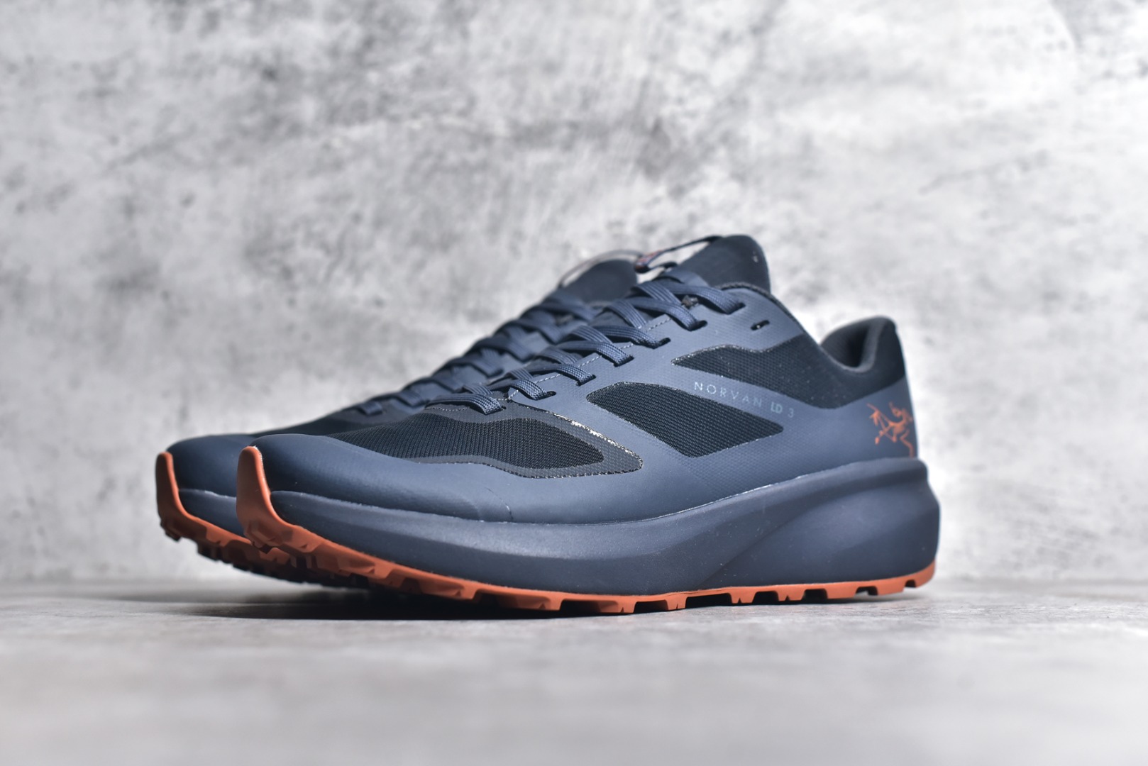 CX专供 免税渠道公司货 【ARC】Arcteryx Norvan LD 3 Gore-Tex 始祖鸟系列长距离越野登山徒步户外防水多功能运动跑鞋 台州原厂独家原底面配置 全套原厂生产指令加持 原厂特供Vibram外底 防水弹力尼龙布 外层热压TPU鞋面 随意纵横 内外盒标包装纸鞋带配件均同步公司 完美拉帮中底带钢印 仅服务市场百分之五高端客户 公司一样的东西 放心开冲 外贸 零售 裸鞋 渠道货 随意操作 承诺半个月内开胶直接换新 尺码同步官方：39.5 40 40.5 41 42 42.5 43 44 44.5 45