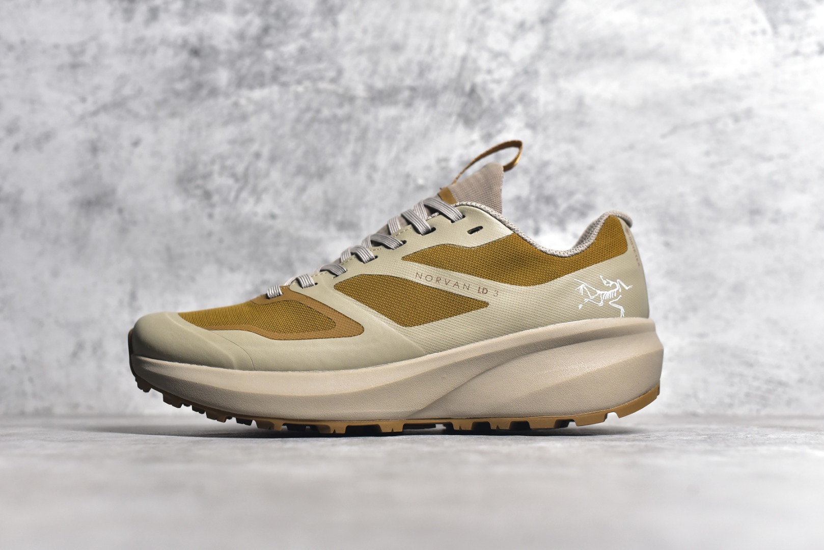 CX专供 免税渠道公司货 【ARC】Arcteryx Norvan LD 3 Gore-Tex 始祖鸟系列长距离越野登山徒步户外防水多功能运动跑鞋 台州原厂独家原底面配置 全套原厂生产指令加持 原厂特供Vibram外底 防水弹力尼龙布 外层热压TPU鞋面 随意纵横 内外盒标包装纸鞋带配件均同步公司 完美拉帮中底带钢印 仅服务市场百分之五高端客户 公司一样的东西 放心开冲 外贸 零售 裸鞋 渠道货 随意操作 承诺半个月内开胶直接换新 尺码同步官方：39.5 40 40.5 41 42 42.5 43 44 44.5 45