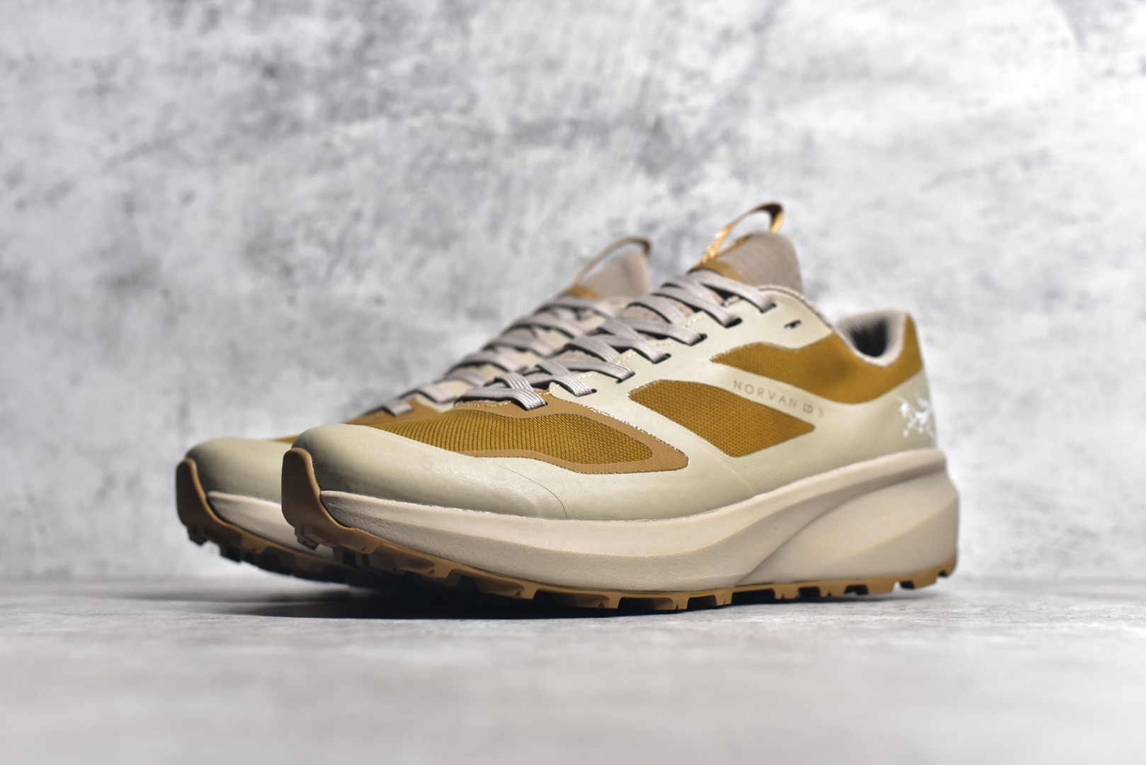 CX专供 免税渠道公司货 【ARC】Arcteryx Norvan LD 3 Gore-Tex 始祖鸟系列长距离越野登山徒步户外防水多功能运动跑鞋 台州原厂独家原底面配置 全套原厂生产指令加持 原厂特供Vibram外底 防水弹力尼龙布 外层热压TPU鞋面 随意纵横 内外盒标包装纸鞋带配件均同步公司 完美拉帮中底带钢印 仅服务市场百分之五高端客户 公司一样的东西 放心开冲 外贸 零售 裸鞋 渠道货 随意操作 承诺半个月内开胶直接换新 尺码同步官方：39.5 40 40.5 41 42 42.5 43 44 44.5 45