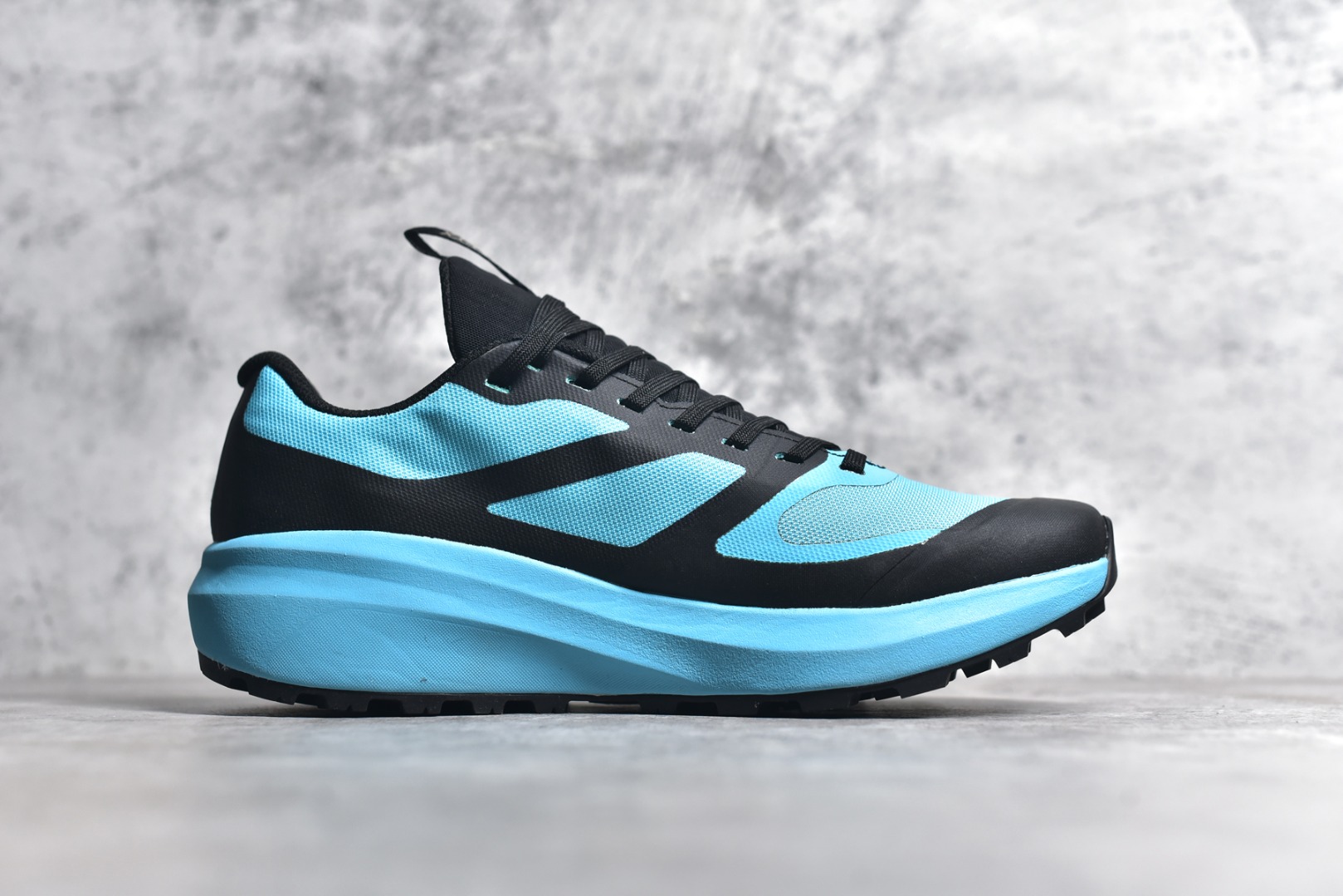 CX专供 免税渠道公司货 【ARC】Arcteryx Norvan LD 3 Gore-Tex 始祖鸟系列长距离越野登山徒步户外防水多功能运动跑鞋 台州原厂独家原底面配置 全套原厂生产指令加持 原厂特供Vibram外底 防水弹力尼龙布 外层热压TPU鞋面 随意纵横 内外盒标包装纸鞋带配件均同步公司 完美拉帮中底带钢印 仅服务市场百分之五高端客户 公司一样的东西 放心开冲 外贸 零售 裸鞋 渠道货 随意操作 承诺半个月内开胶直接换新 尺码同步官方：39.5 40 40.5 41 42 42.5 43 44 44.5 45