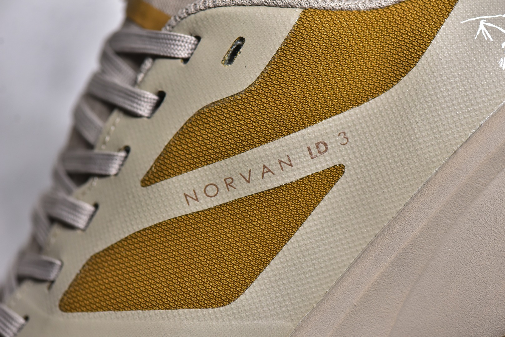 细节图
.
.
.
.
 CX专供 免税渠道公司货
【ARC】Arcteryx Norvan LD 3 Gore-Tex 始祖鸟系列长距离越野登山徒步户外防水多功能运动跑鞋 台州原厂独家原底面配置 全套原厂生产指令加持 原厂特供Vibram外底 防水弹力尼龙布 外层热压TPU鞋面 随意纵横 内外盒标包装纸鞋带配件均同步公司 完美拉帮中底带钢印 仅服务市场百分之五高端客户 公司一样的东西 放心开冲 外贸 零售 裸鞋 渠道货 随意操作 承诺半个月内开胶直接换新 尺码同步官方：39.5 40 40.5 41 42 42.5 43 44 44.5 45