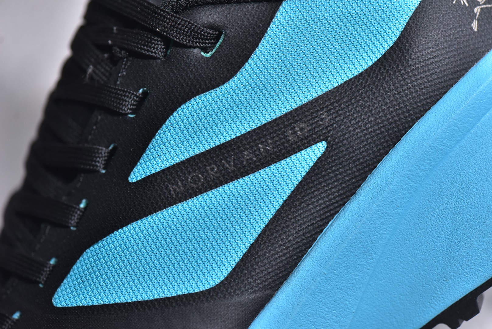 细节图
.
.
.
.
 CX专供 免税渠道公司货
【ARC】Arcteryx Norvan LD 3 Gore-Tex 始祖鸟系列长距离越野登山徒步户外防水多功能运动跑鞋 台州原厂独家原底面配置 全套原厂生产指令加持 原厂特供Vibram外底 防水弹力尼龙布 外层热压TPU鞋面 随意纵横 内外盒标包装纸鞋带配件均同步公司 完美拉帮中底带钢印 仅服务市场百分之五高端客户 公司一样的东西 放心开冲 外贸 零售 裸鞋 渠道货 随意操作 承诺半个月内开胶直接换新 尺码同步官方：39.5 40 40.5 41 42 42.5 43 44 44.5 45