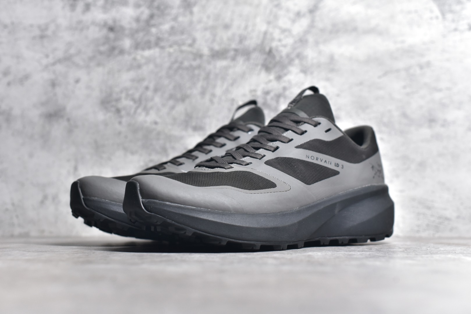 CX专供 免税渠道公司货 【ARC】Arcteryx Norvan LD 3 Gore-Tex 始祖鸟系列长距离越野登山徒步户外防水多功能运动跑鞋 台州原厂独家原底面配置 全套原厂生产指令加持 原厂特供Vibram外底 防水弹力尼龙布 外层热压TPU鞋面 随意纵横 内外盒标包装纸鞋带配件均同步公司 完美拉帮中底带钢印 仅服务市场百分之五高端客户 公司一样的东西 放心开冲 外贸 零售 裸鞋 渠道货 随意操作 承诺半个月内开胶直接换新 尺码同步官方：39.5 40 40.5 41 42 42.5 43 44 44.5 45