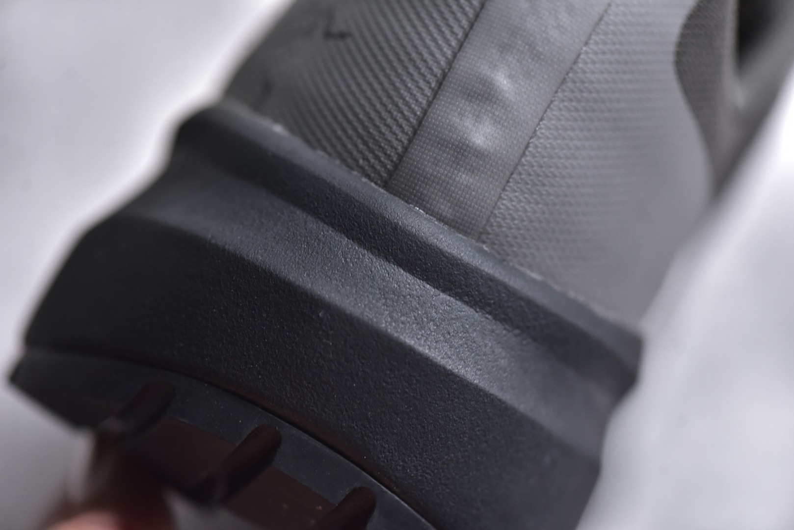 细节图
.
.
.
.
 CX专供 免税渠道公司货
【ARC】Arcteryx Norvan LD 3 Gore-Tex 始祖鸟系列长距离越野登山徒步户外防水多功能运动跑鞋 台州原厂独家原底面配置 全套原厂生产指令加持 原厂特供Vibram外底 防水弹力尼龙布 外层热压TPU鞋面 随意纵横 内外盒标包装纸鞋带配件均同步公司 完美拉帮中底带钢印 仅服务市场百分之五高端客户 公司一样的东西 放心开冲 外贸 零售 裸鞋 渠道货 随意操作 承诺半个月内开胶直接换新 尺码同步官方：39.5 40 40.5 41 42 42.5 43 44 44.5 45