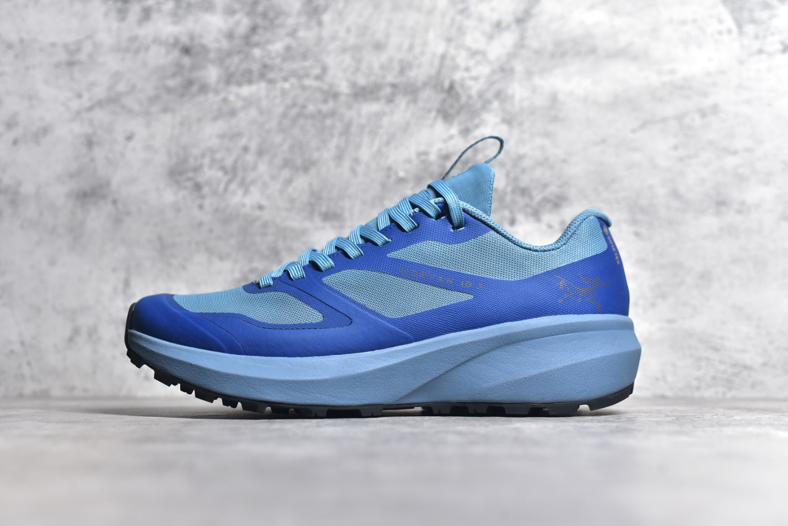 CX专供 免税渠道公司货 【ARC】Arcteryx Norvan LD 3 Gore-Tex 始祖鸟系列长距离越野登山徒步户外防水多功能运动跑鞋 台州原厂独家原底面配置 全套原厂生产指令加持 原厂特供Vibram外底 防水弹力尼龙布 外层热压TPU鞋面 随意纵横 内外盒标包装纸鞋带配件均同步公司 完美拉帮中底带钢印 仅服务市场百分之五高端客户 公司一样的东西 放心开冲 外贸 零售 裸鞋 渠道货 随意操作 承诺半个月内开胶直接换新 尺码同步官方：39.5 40 40.5 41 42 42.5 43 44 44.5 45