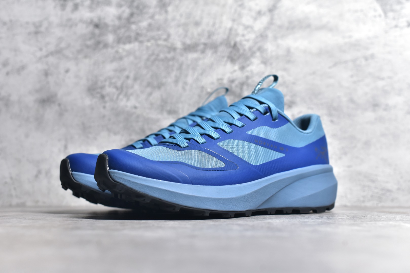 CX专供 免税渠道公司货 【ARC】Arcteryx Norvan LD 3 Gore-Tex 始祖鸟系列长距离越野登山徒步户外防水多功能运动跑鞋 台州原厂独家原底面配置 全套原厂生产指令加持 原厂特供Vibram外底 防水弹力尼龙布 外层热压TPU鞋面 随意纵横 内外盒标包装纸鞋带配件均同步公司 完美拉帮中底带钢印 仅服务市场百分之五高端客户 公司一样的东西 放心开冲 外贸 零售 裸鞋 渠道货 随意操作 承诺半个月内开胶直接换新 尺码同步官方：39.5 40 40.5 41 42 42.5 43 44 44.5 45