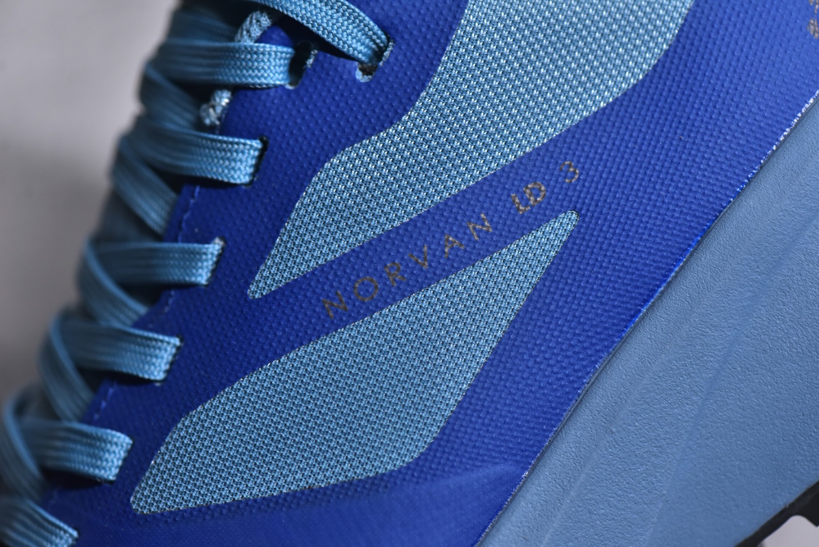 细节图  CX专供 免税渠道公司货 【ARC】Arcteryx Norvan LD 3 Gore-Tex 始祖鸟系列长距离越野登山徒步户外防水多功能运动跑鞋 台州原厂独家原底面配置 全套原厂生产指令加持 原厂特供Vibram外底 防水弹力尼龙布 外层热压TPU鞋面 随意纵横 内外盒标包装纸鞋带配件均同步公司 完美拉帮中底带钢印 仅服务市场百分之五高端客户 公司一样的东西 放心开冲 外贸 零售 裸鞋 渠道货 随意操作 承诺半个月内开胶直接换新 尺码同步官方:39.5 40 40.5 41 42 42.5 43 44 44.5 45