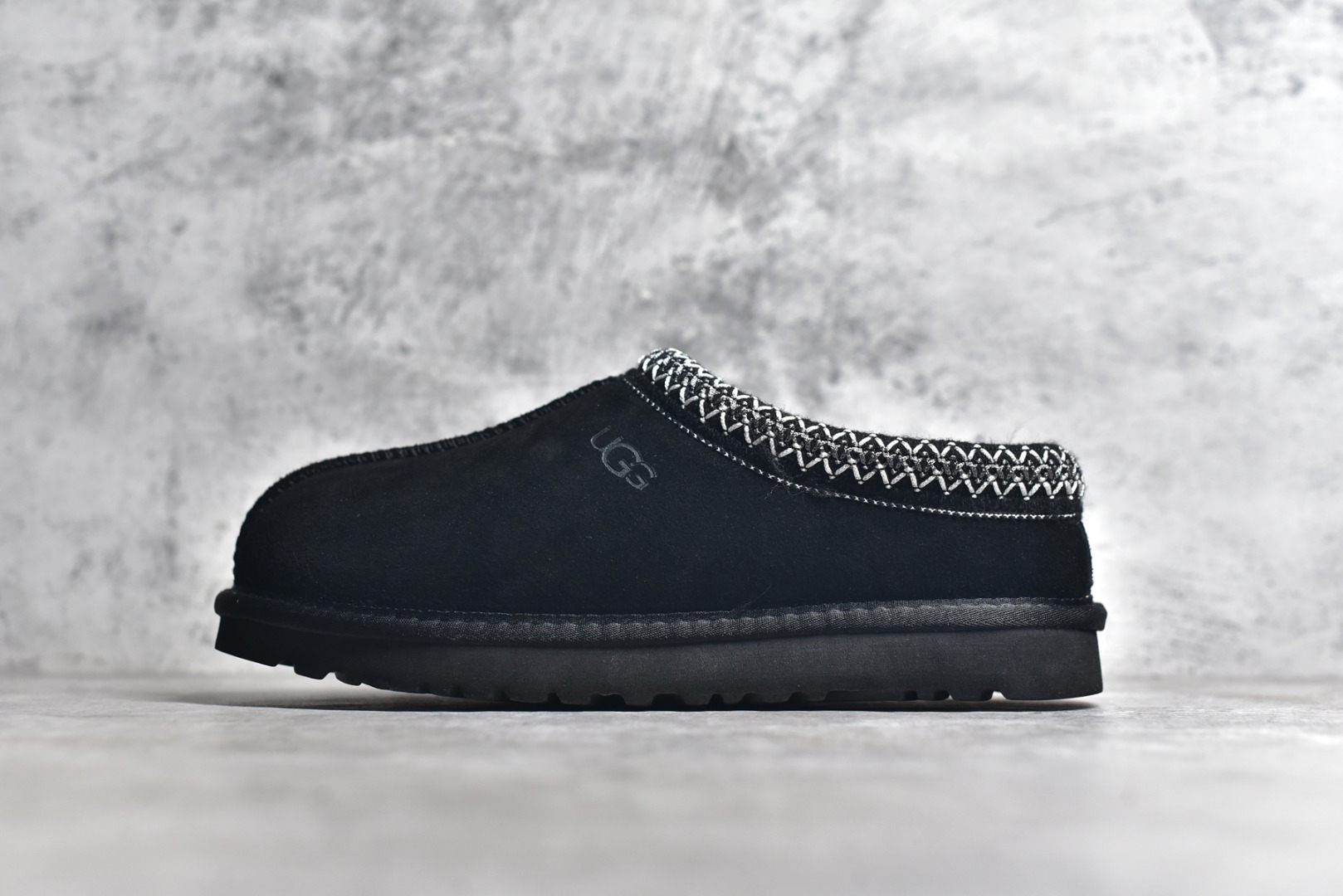 双11预热特惠🔥CX专供独家纯原 【UGG】原xx UGG 塔茨系列加厚款 穆勒风包头5CM半拖鞋 民族风秋冬雪地靴 羊皮毛一体高品质 保暖锁热 采用TPU模压定型翻毛皮鞋面材质 内嵌人造卷曲羊毛毛绒里衬和选用10毫米UGGPURETM 植入式羊毛里衬与可拆卸的UGGPURETM 植入式羊毛鞋垫 轻便防滑舒适橡胶外底 带有品牌LOGO商标 带全套包装 建议选大一码