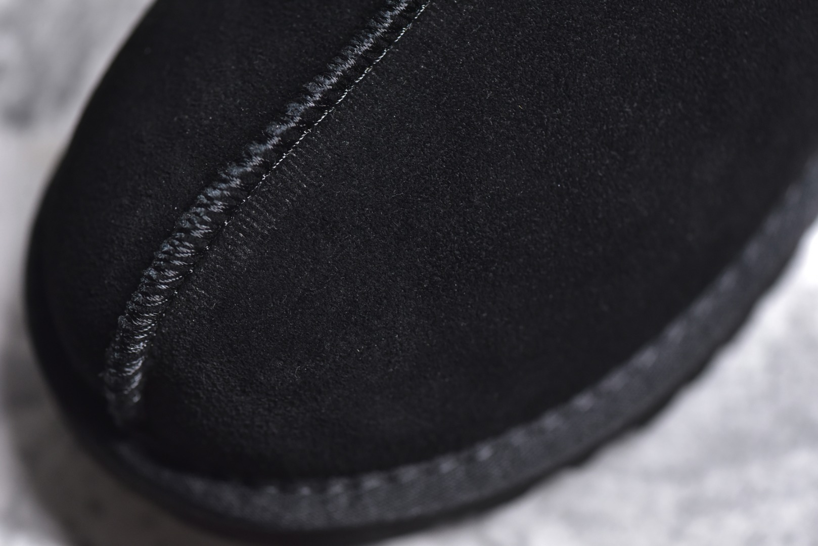 细节图 · · · · 🔥双11预热特惠🔥CX专供独家纯原 【UGG】原xx UGG 塔茨系列加厚款 穆勒风包头5CM半拖鞋 民族风秋冬雪地靴 羊皮毛一体高品质 保暖锁热 采用TPU模压定型翻毛皮鞋面材质 内嵌人造卷曲羊毛毛绒里衬和选用10毫米UGGPURETM 植入式羊毛里衬与可拆卸的UGGPURETM 植入式羊毛鞋垫 轻便防滑舒适橡胶外底 带有品牌LOGO商标 带全套包装 建议选大一码