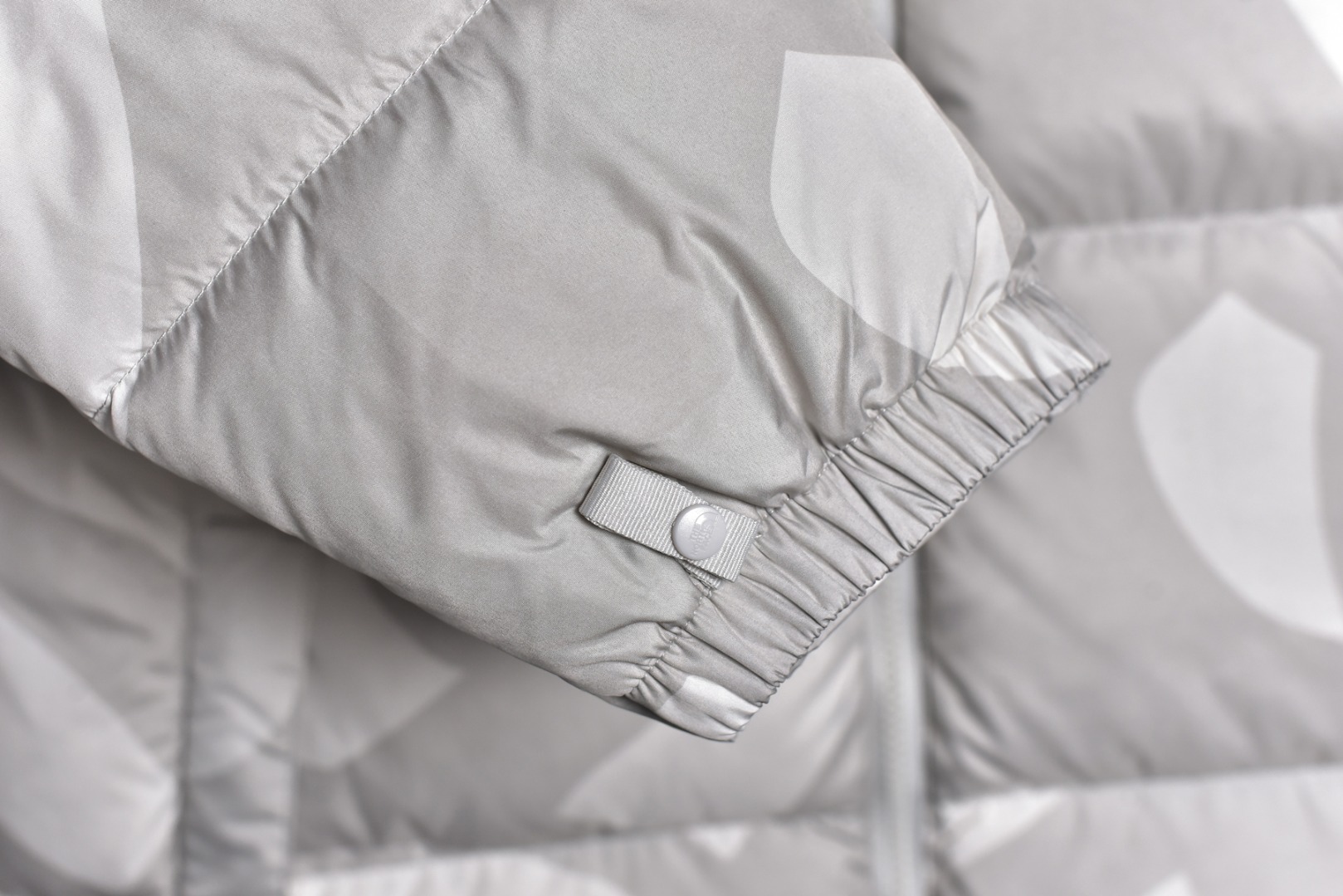 图片[4]-#SG巅峰系列 KAWS-THE NORTH FACE北面1996-联名系列 现货供应“全年售后” 原厂面料：国标90绒「正品同步」 假1赔3️ 不用看市场货的文案怎么写 你问他敢不敢赔就完了 温馨提示❗️（巅峰只做高端产品） 尺码：XS S Ｍ L XL XXL-选品中心