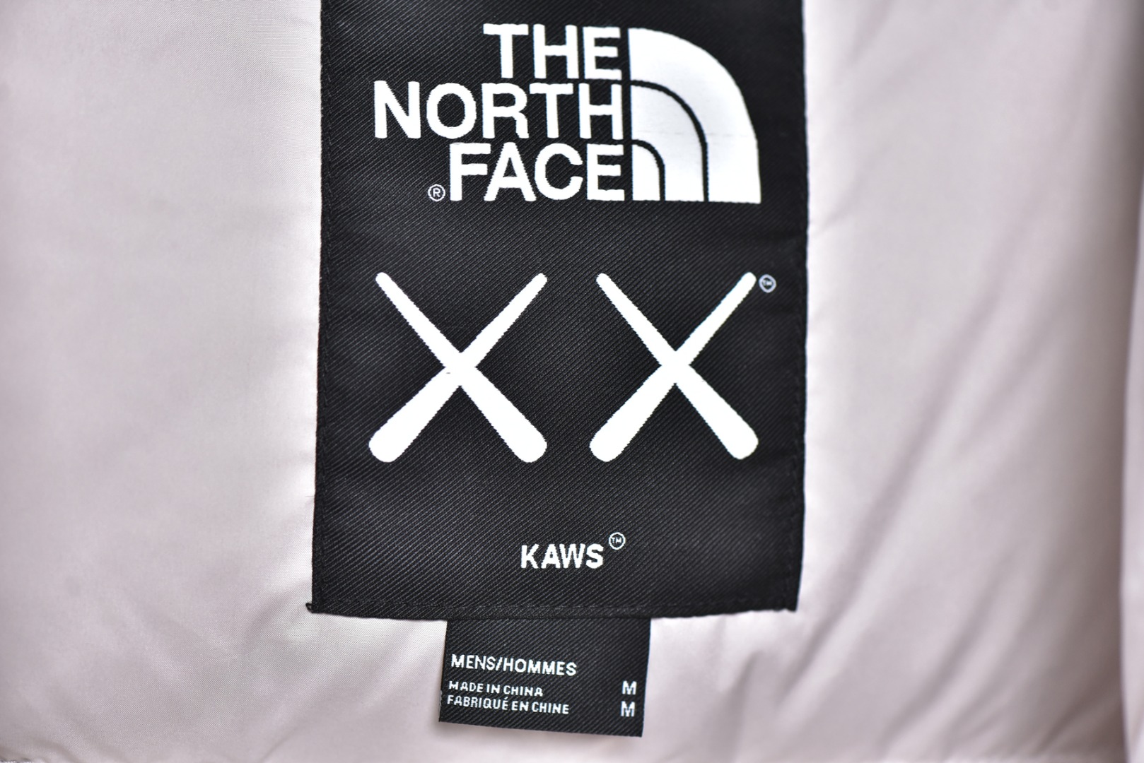 图片[7]-#SG巅峰系列 KAWS-THE NORTH FACE北面1996-联名系列 现货供应“全年售后” 原厂面料：国标90绒「正品同步」 假1赔3️ 不用看市场货的文案怎么写 你问他敢不敢赔就完了 温馨提示❗️（巅峰只做高端产品） 尺码：XS S Ｍ L XL XXL-选品中心