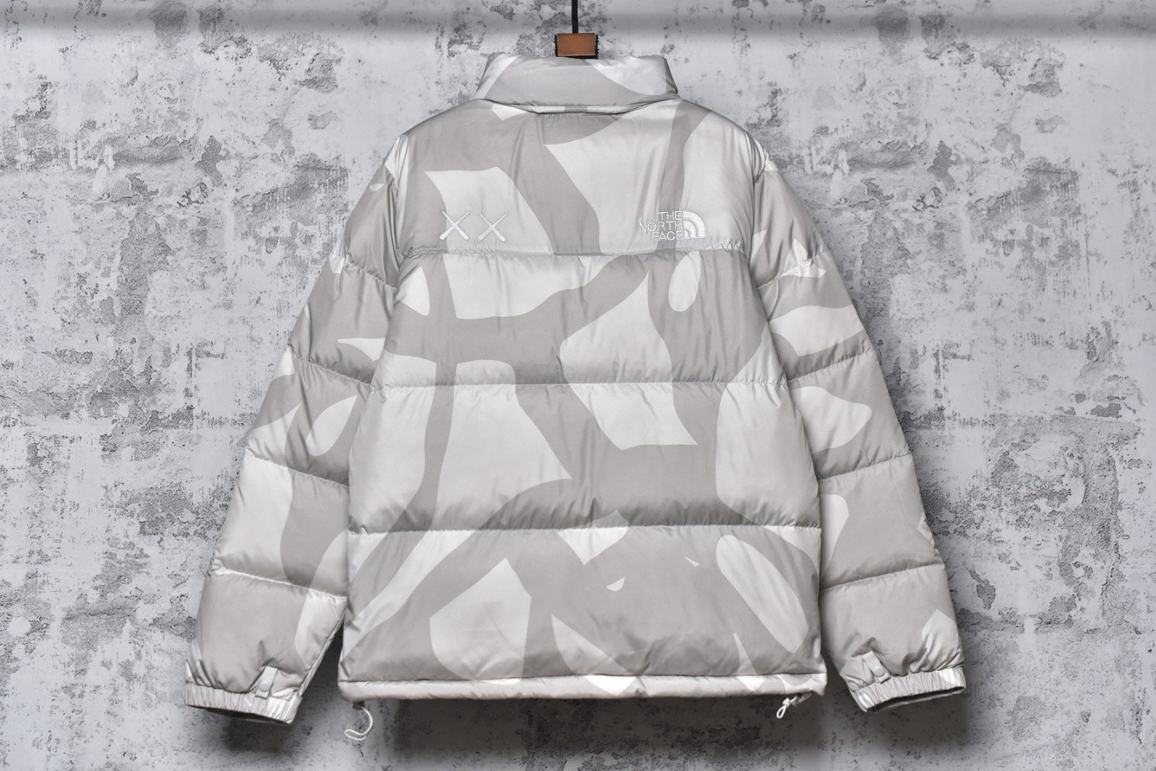 图片[2]-#SG巅峰系列 KAWS-THE NORTH FACE北面1996-联名系列 现货供应“全年售后” 原厂面料：国标90绒「正品同步」 假1赔3️ 不用看市场货的文案怎么写 你问他敢不敢赔就完了 温馨提示❗️（巅峰只做高端产品） 尺码：XS S Ｍ L XL XXL-选品中心